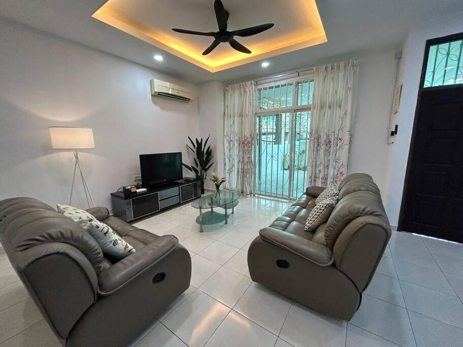 Four-Bedroom House photo 1