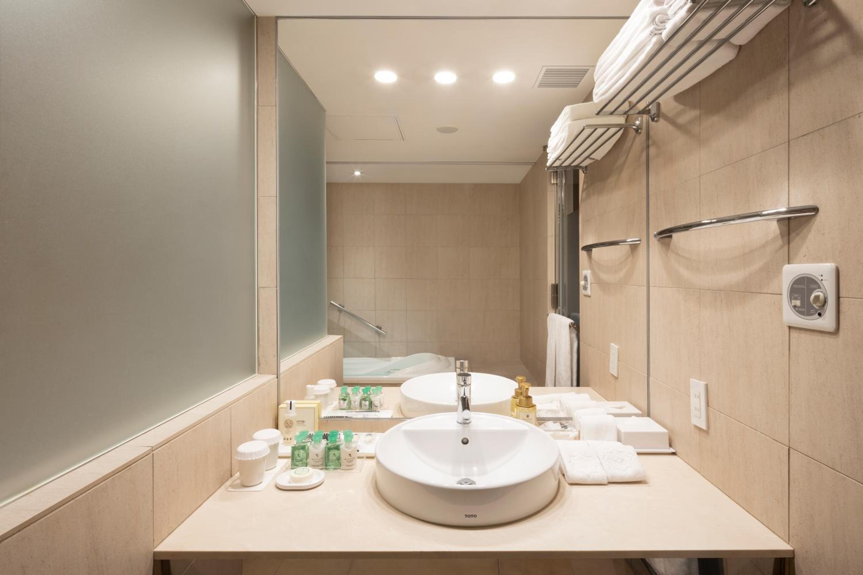 【Grand in Grand】Deluxe Twin Room with Lounge Access thumbnail 6