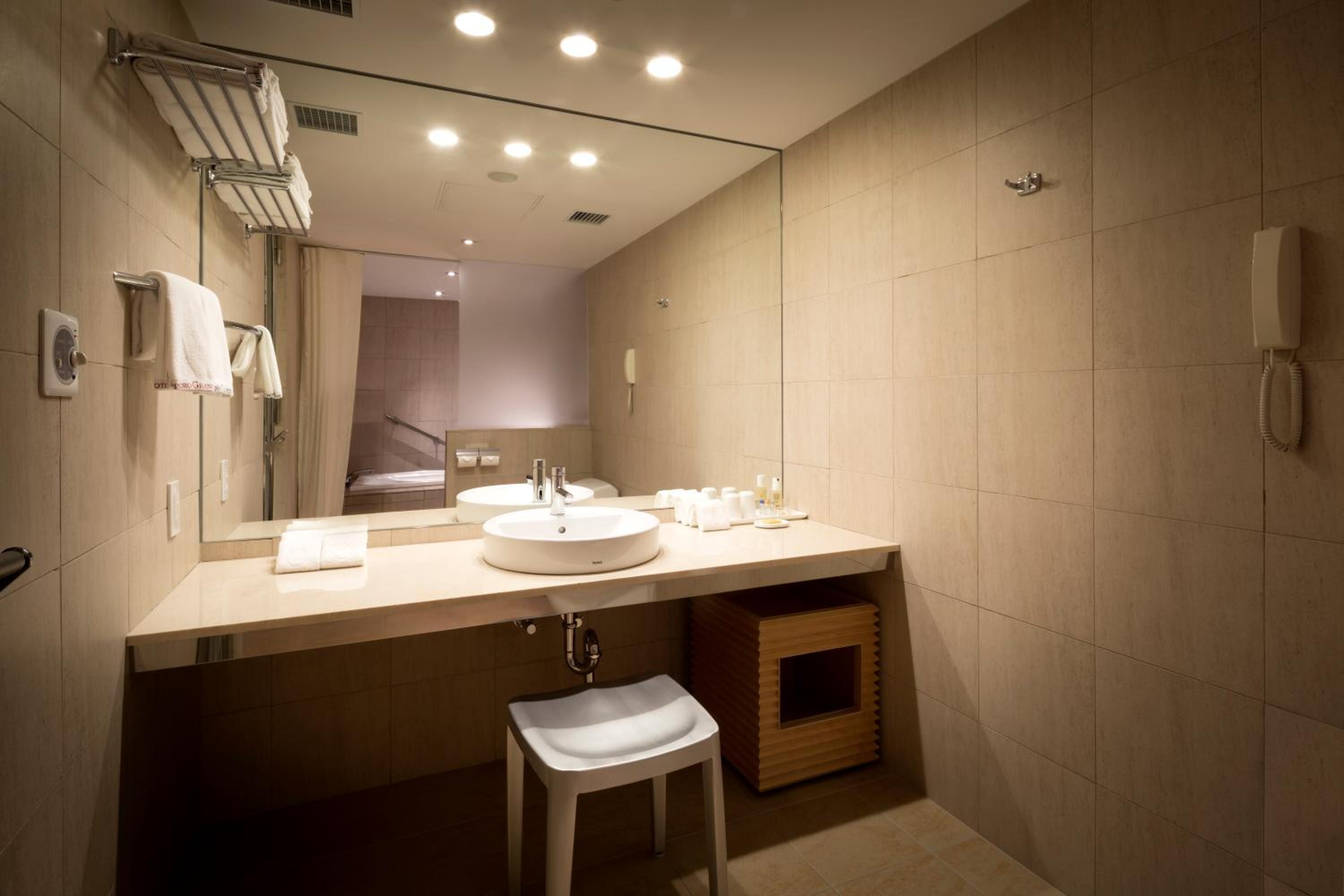 【Grand in Grand】Deluxe Twin Room with Lounge Access