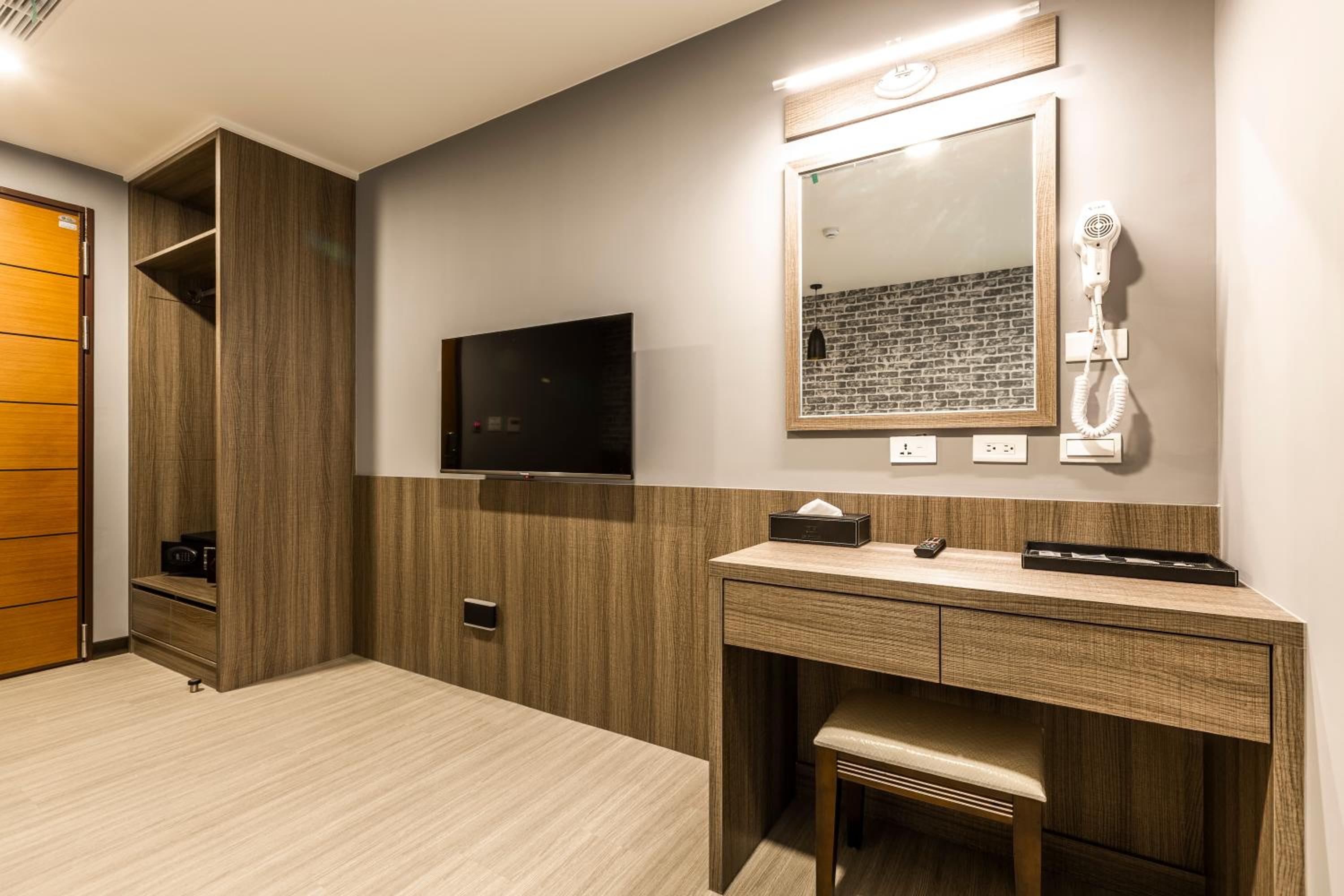 Standard Twin Room - Photo 8