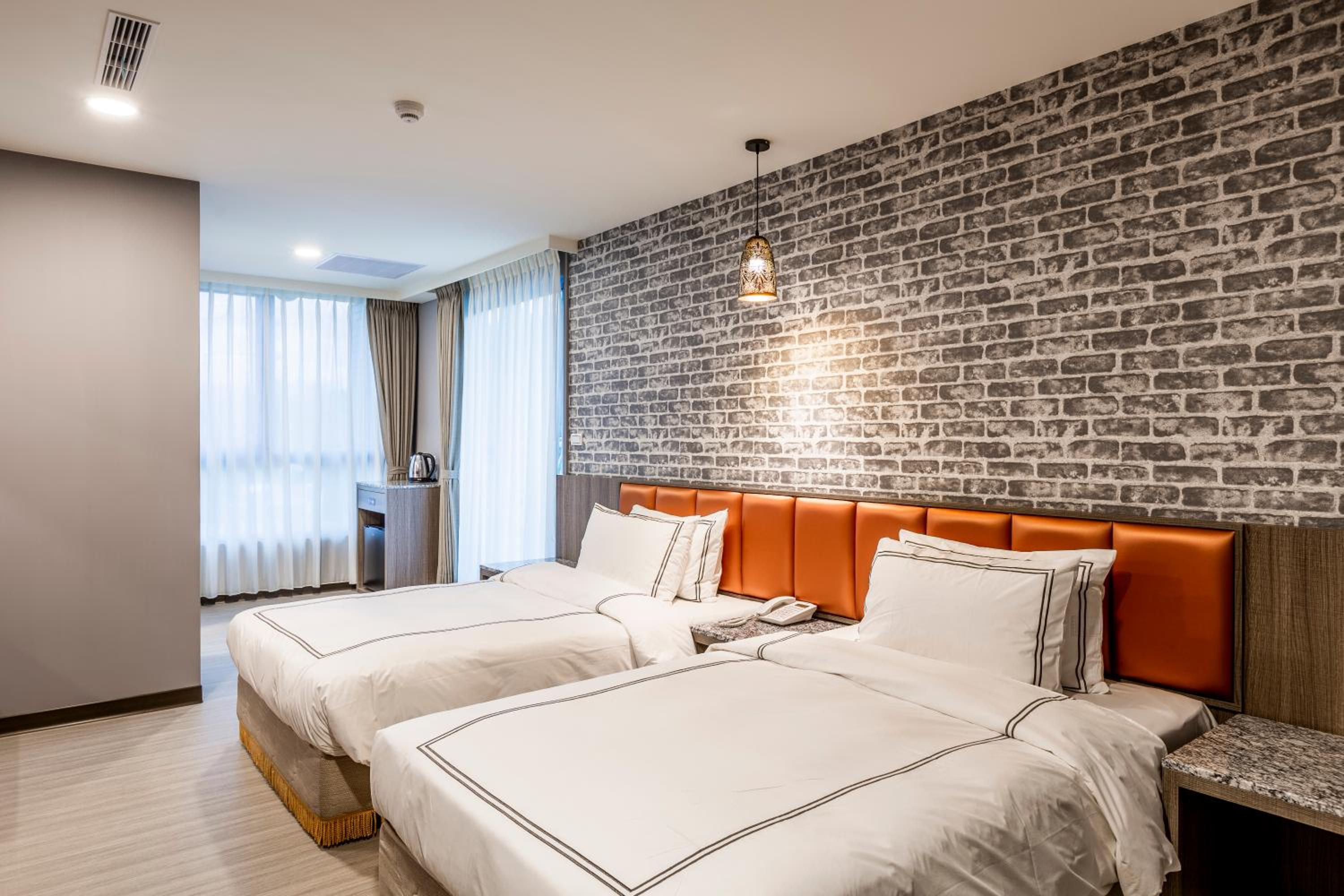 Standard Twin Room - Photo 2