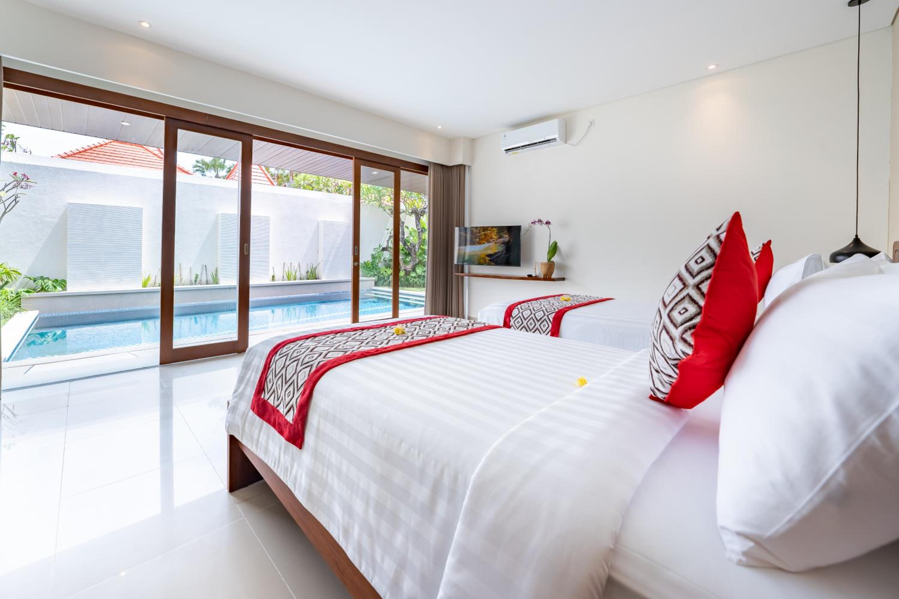 Deluxe Two-Bedroom Villa with Private Pool - Photo 18