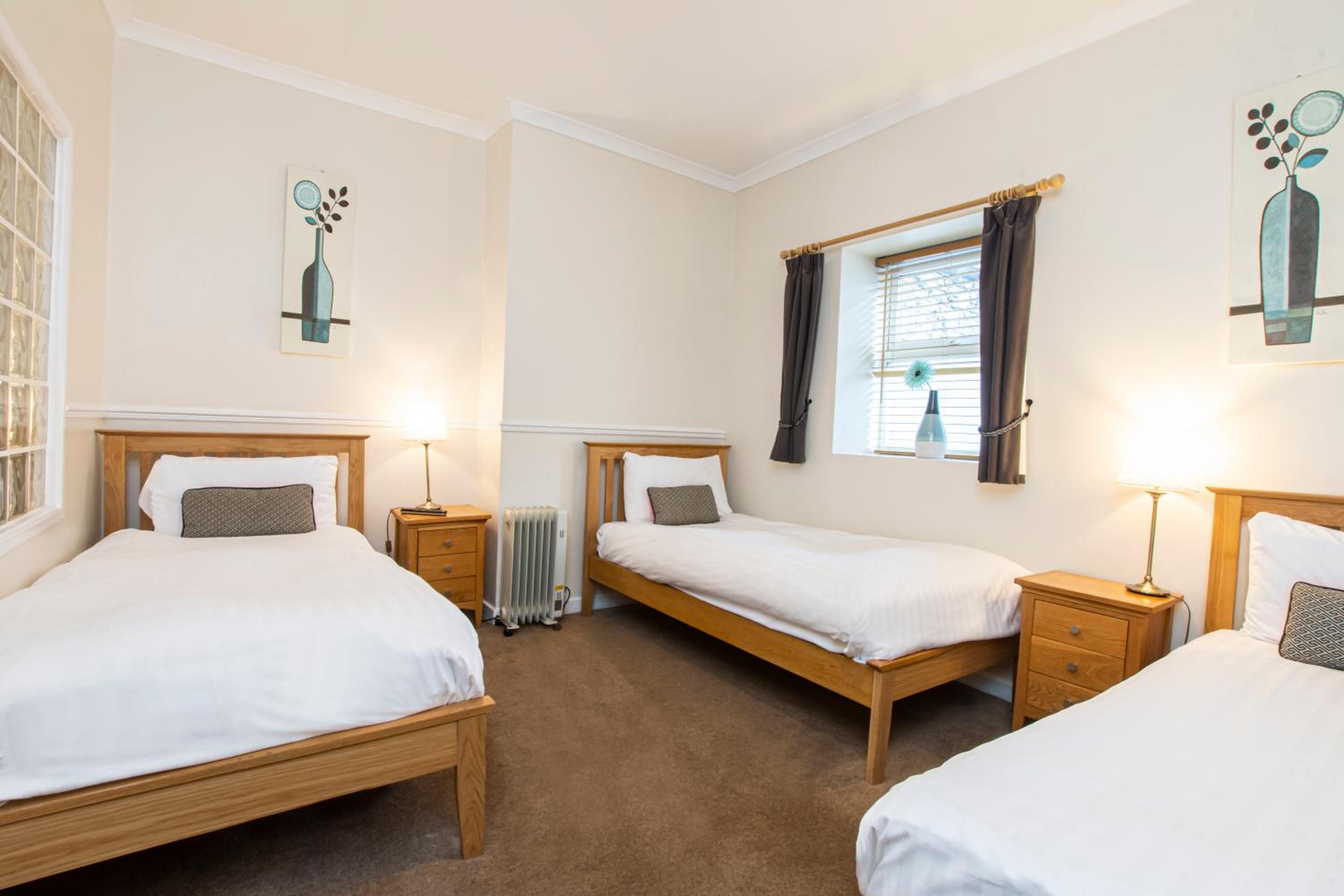 Family Room (2 Adults + 3 Children) photo 2