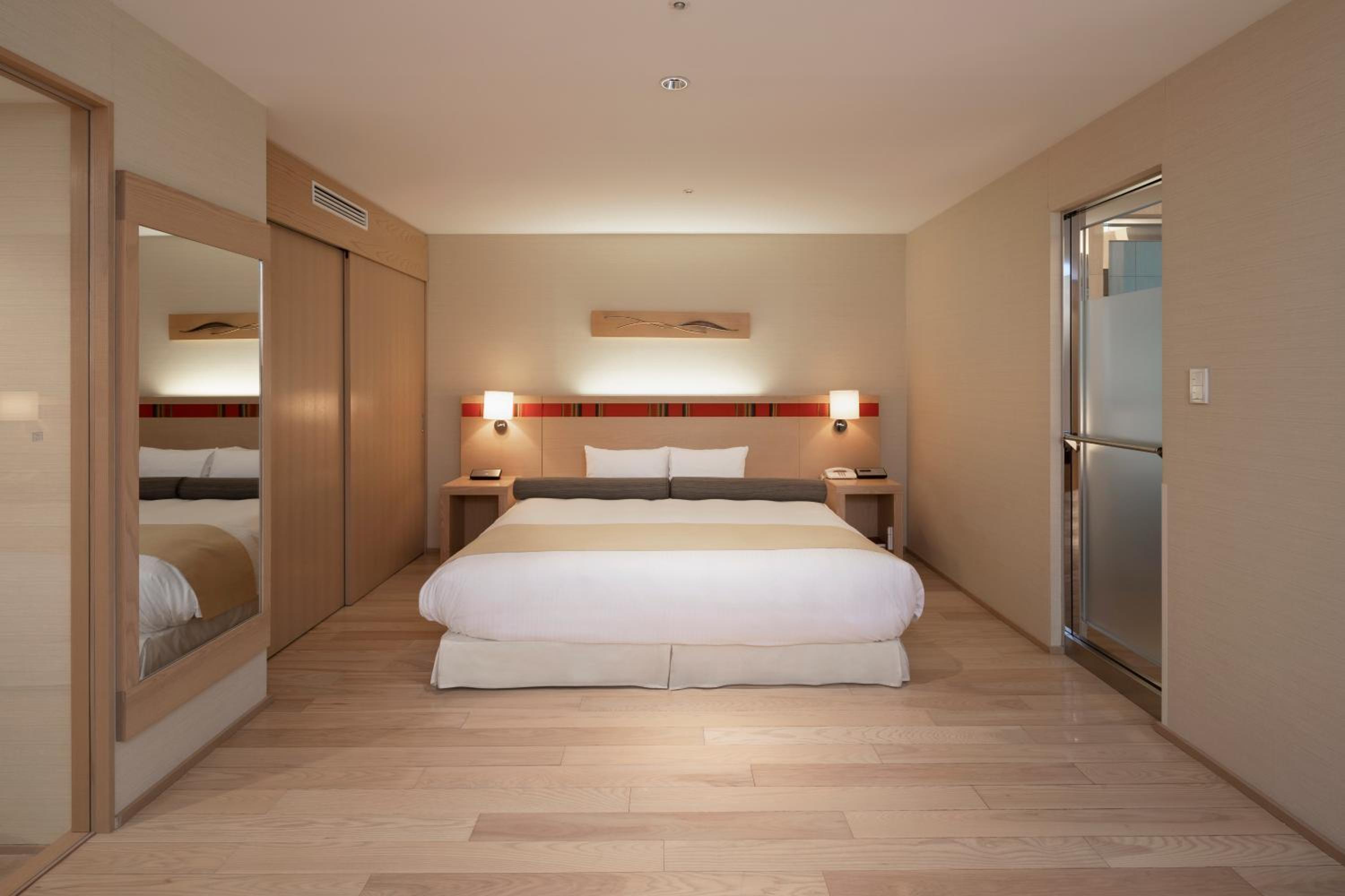 【Grand in Grand】Deluxe Double Room with Lounge Access thumbnail 5