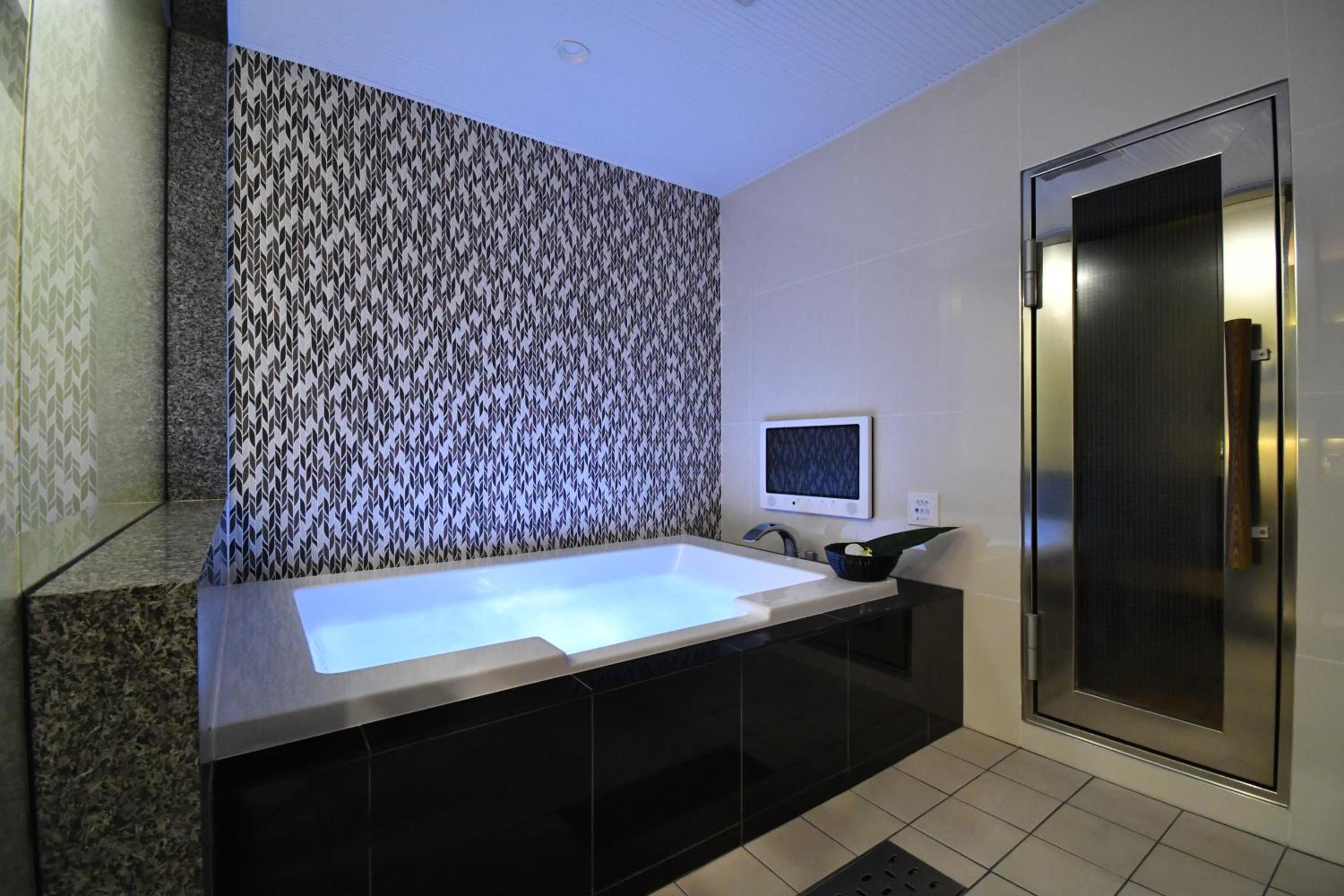 Deluxe King Room - Photo 2