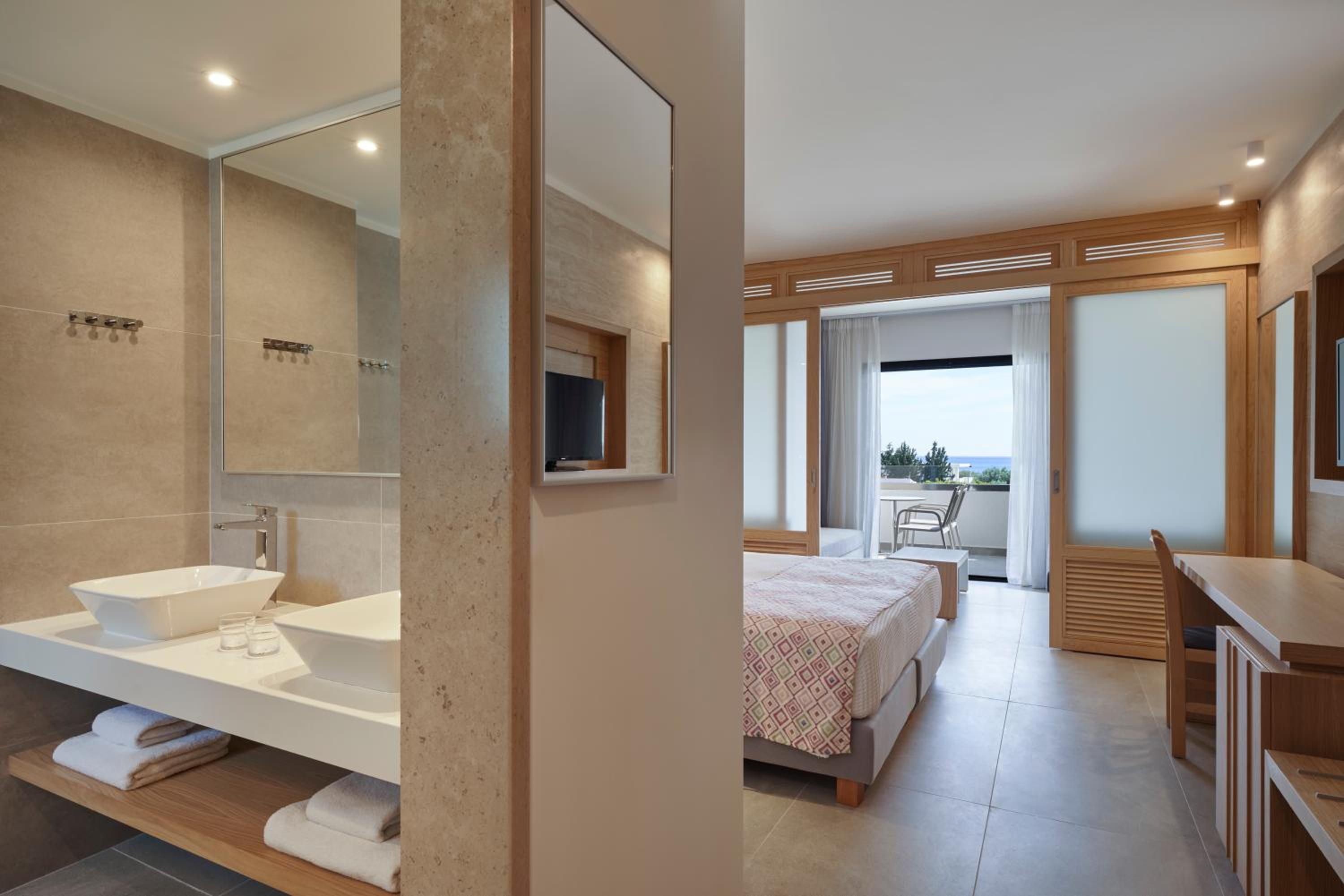 Family Room Sliding Door Sea View - Photo 10