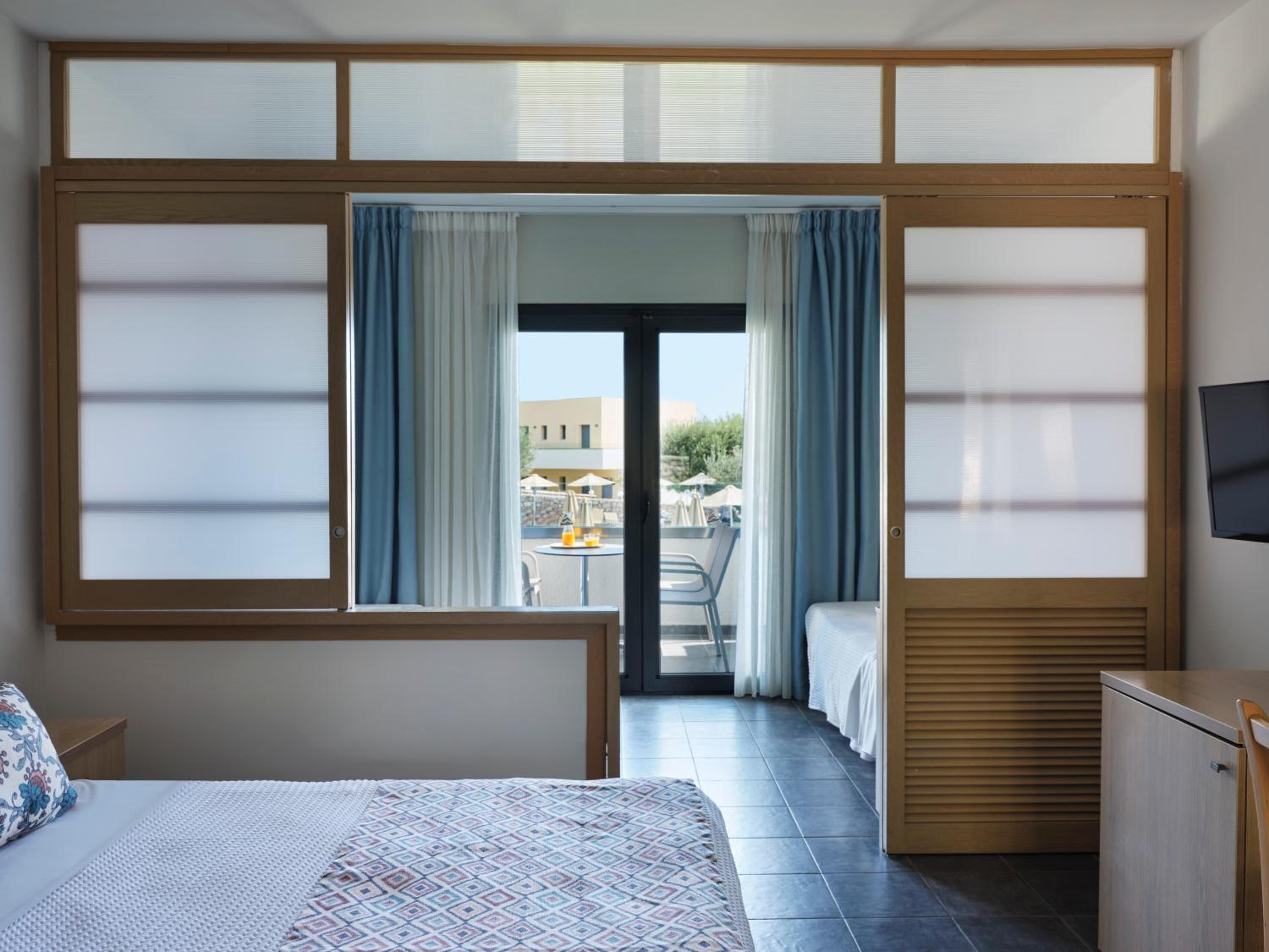 Family Room Sliding Door Sea View thumbnail 5