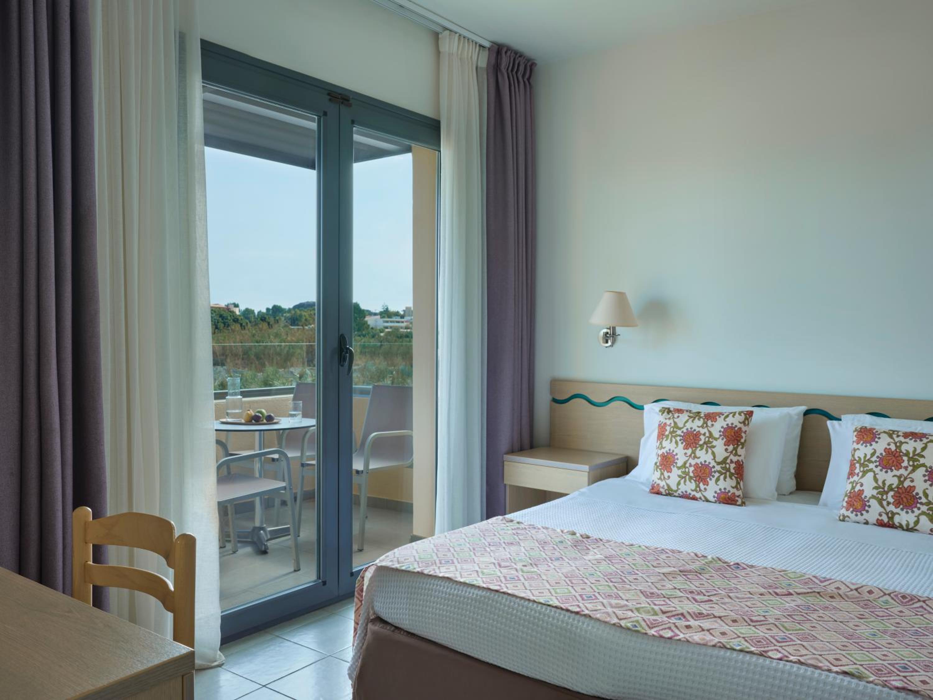 One Bedroom Superior Family Room Sea View - Photo 7