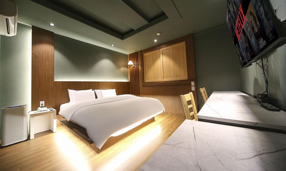 Standard Double Room - Photo 5