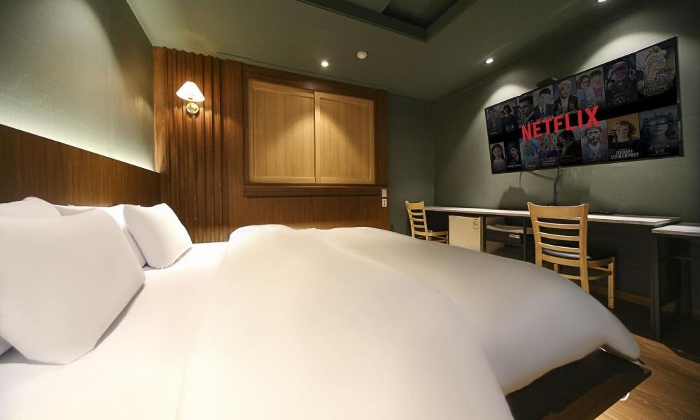 Standard Double Room - Photo 8