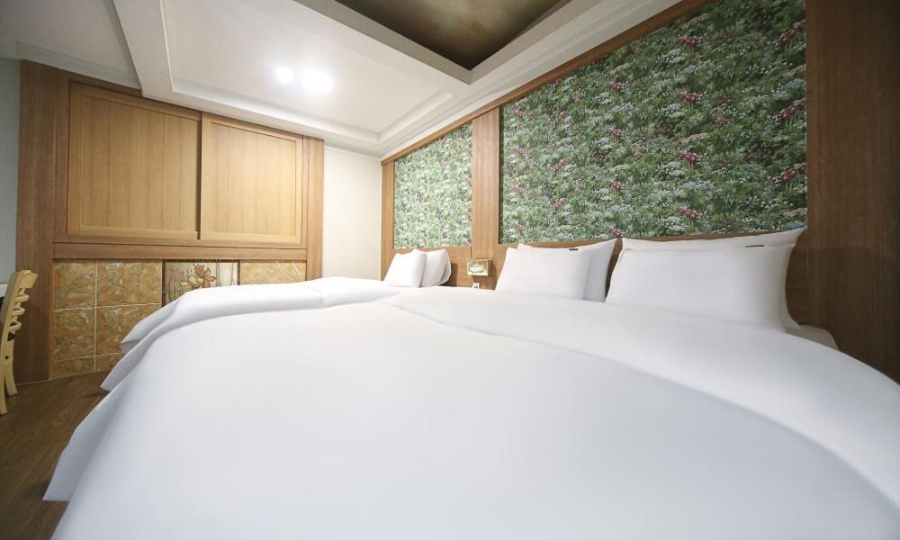 Suite - Photo 5