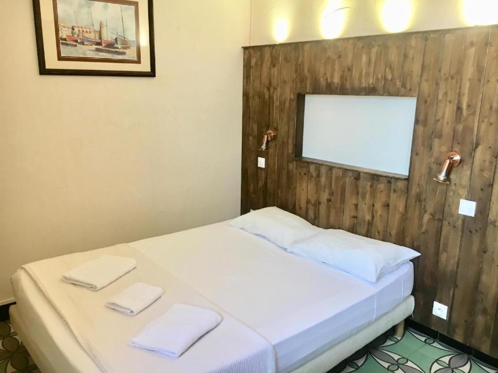 Standard Double Room with Shared Bathroom photo 2