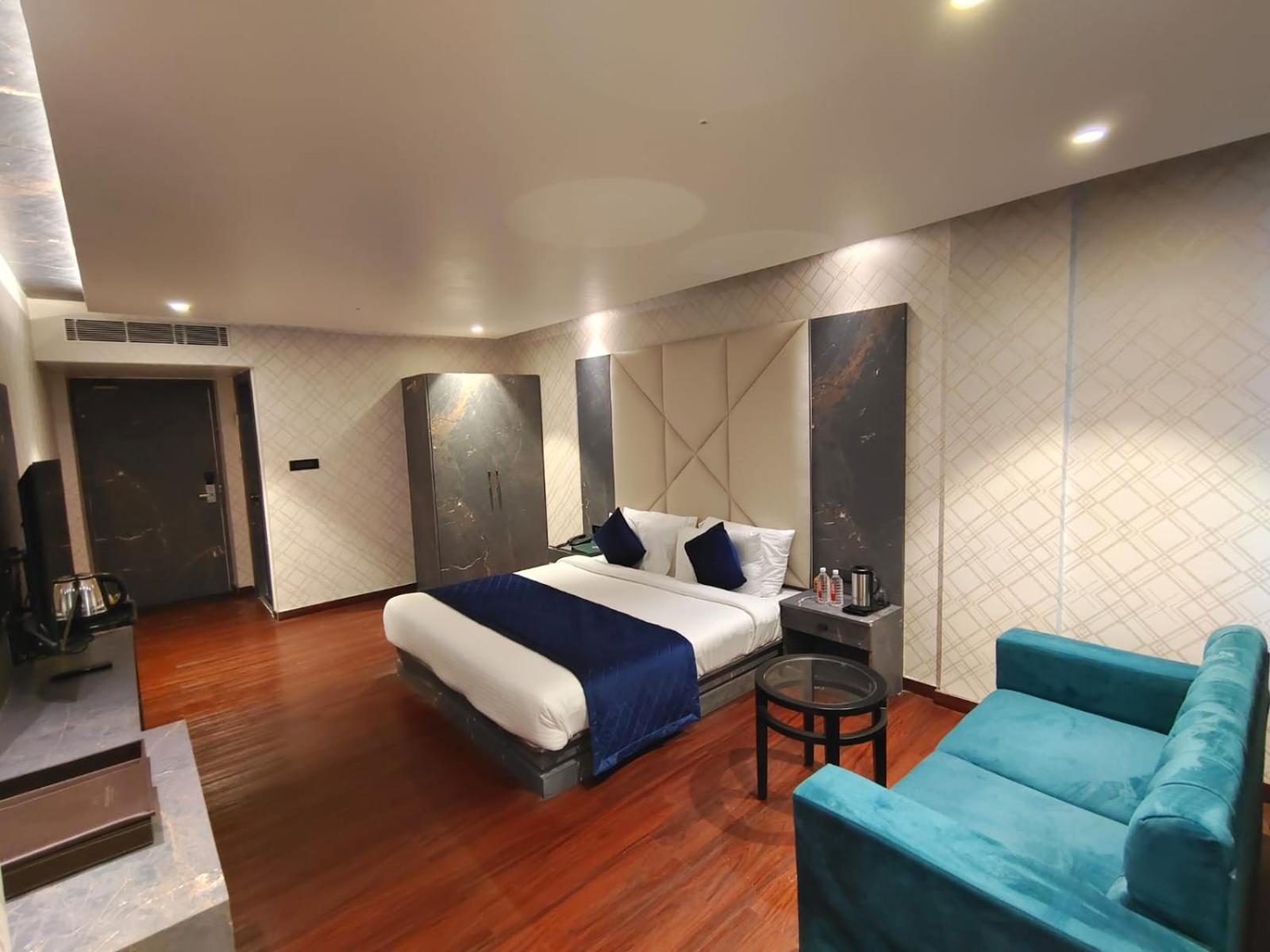 King Room With Balcony