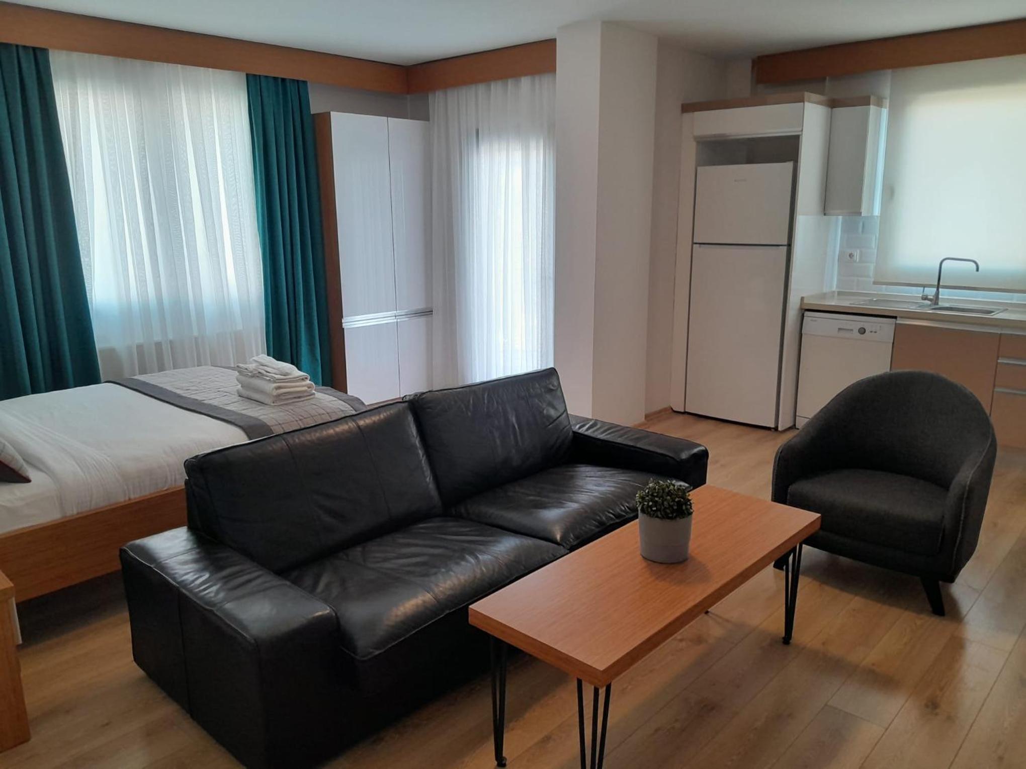 Quadruple Room with Private Bathroom - Photo 4
