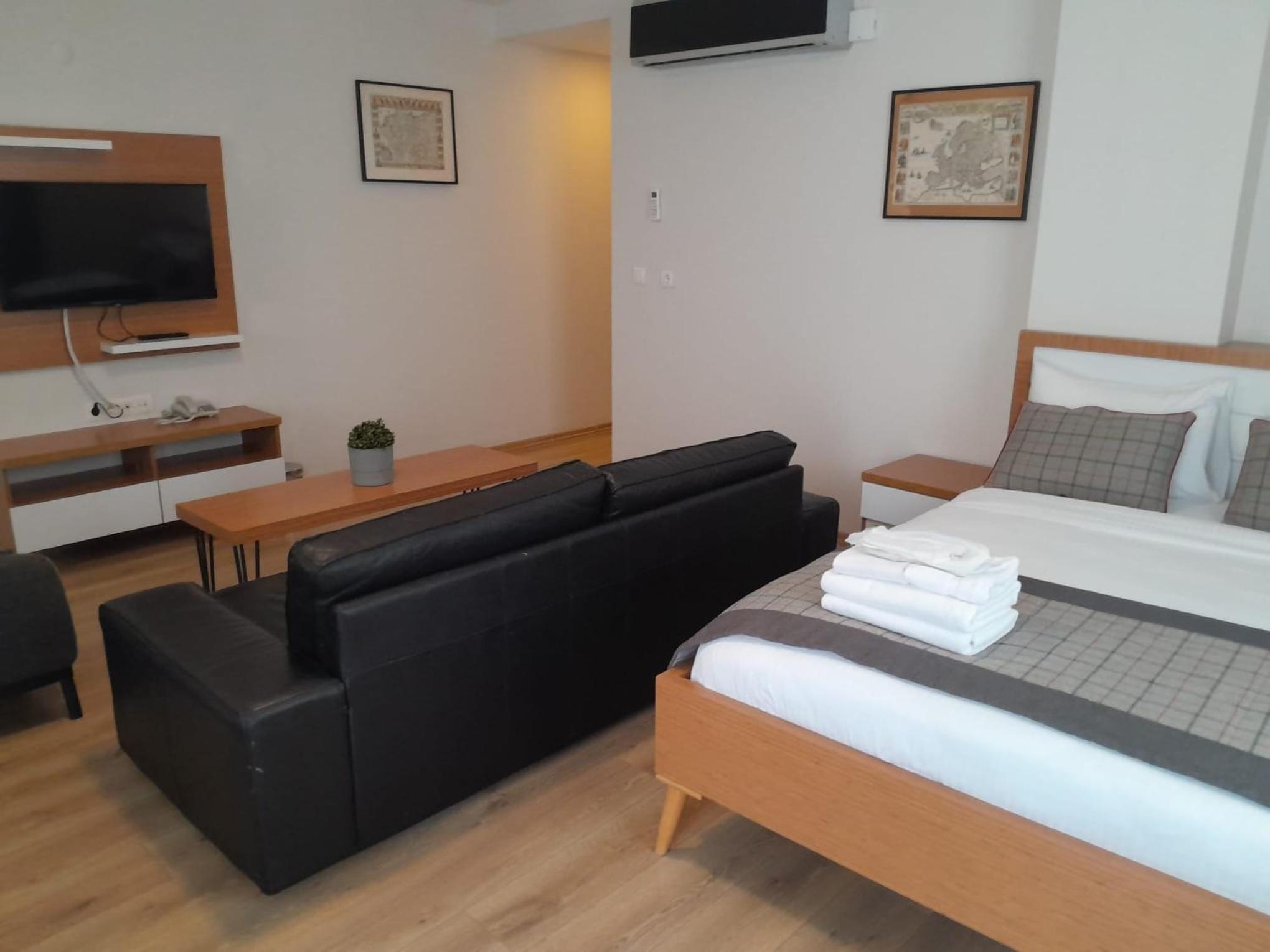 Quadruple Room with Private Bathroom - Photo 1