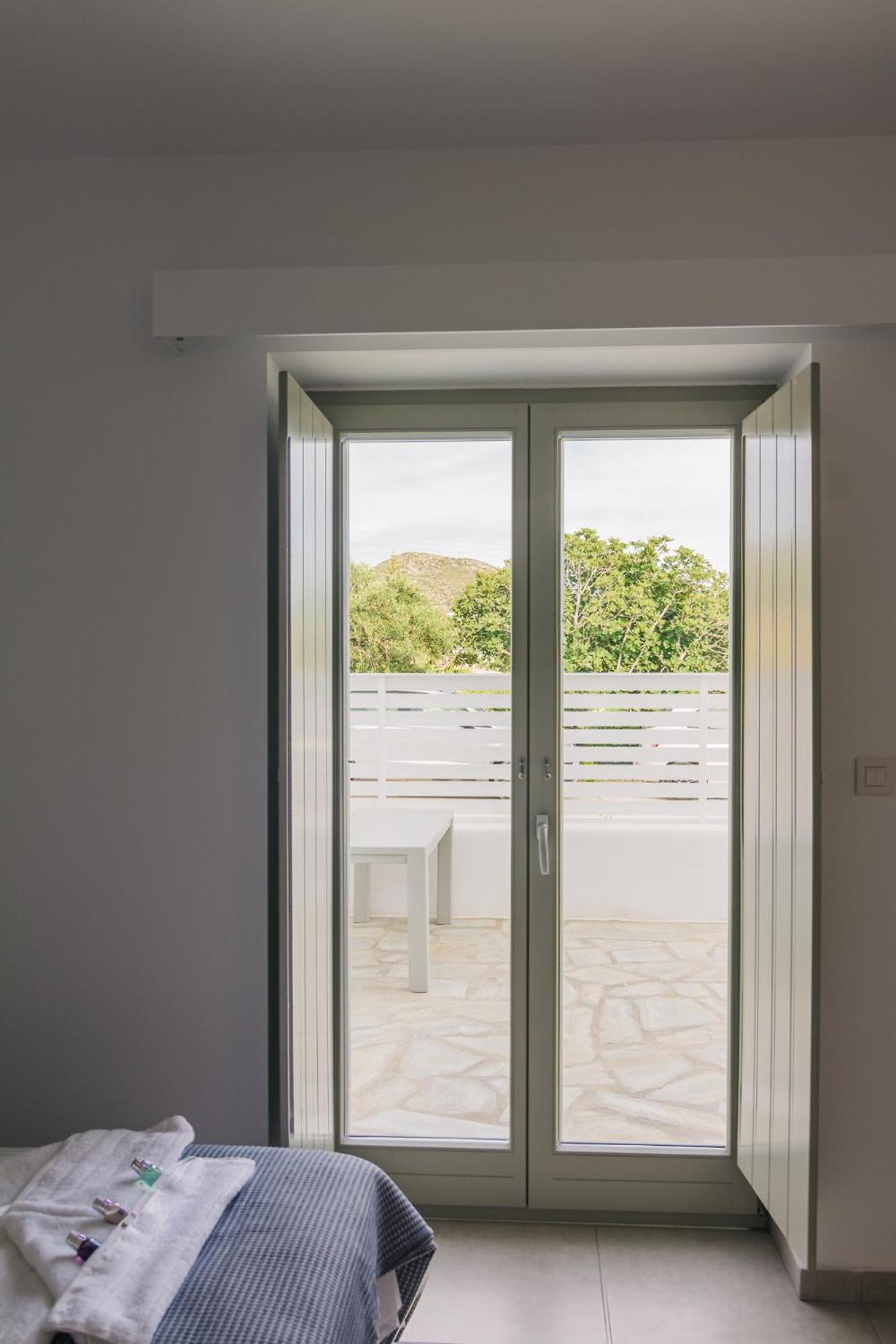 Superior Suite with Sea View - Photo 13