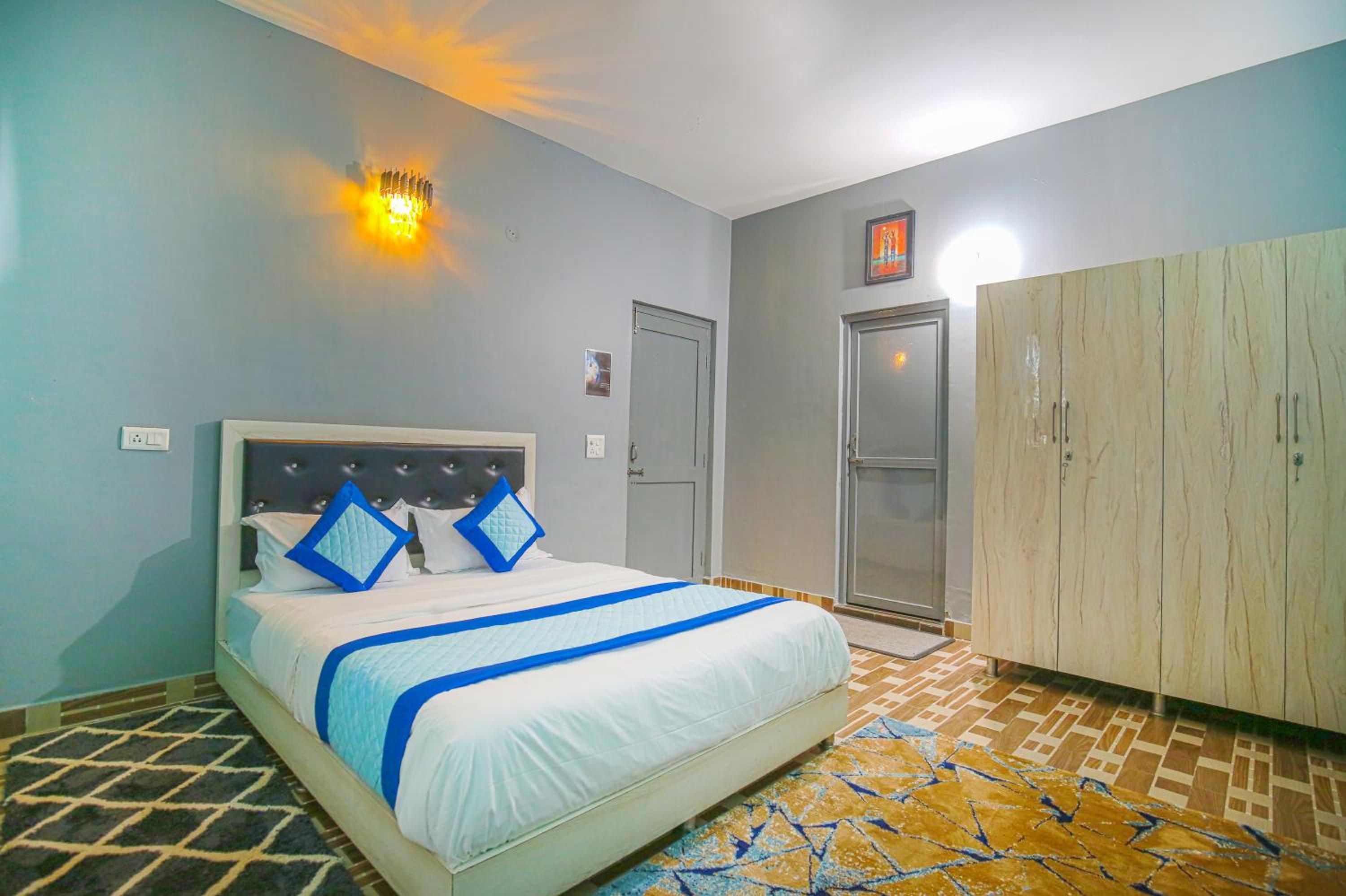 Deluxe Room - Photo 10