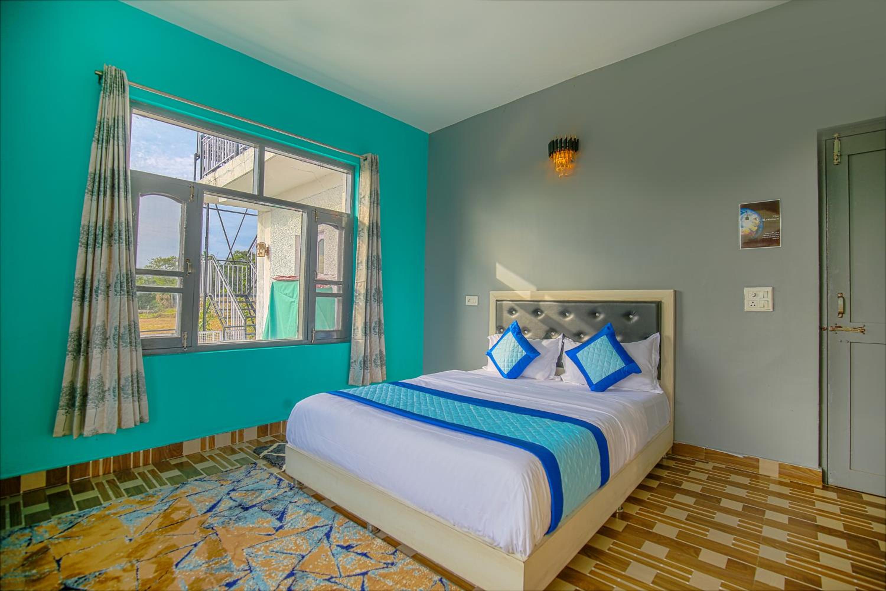 Deluxe Room - Photo 5