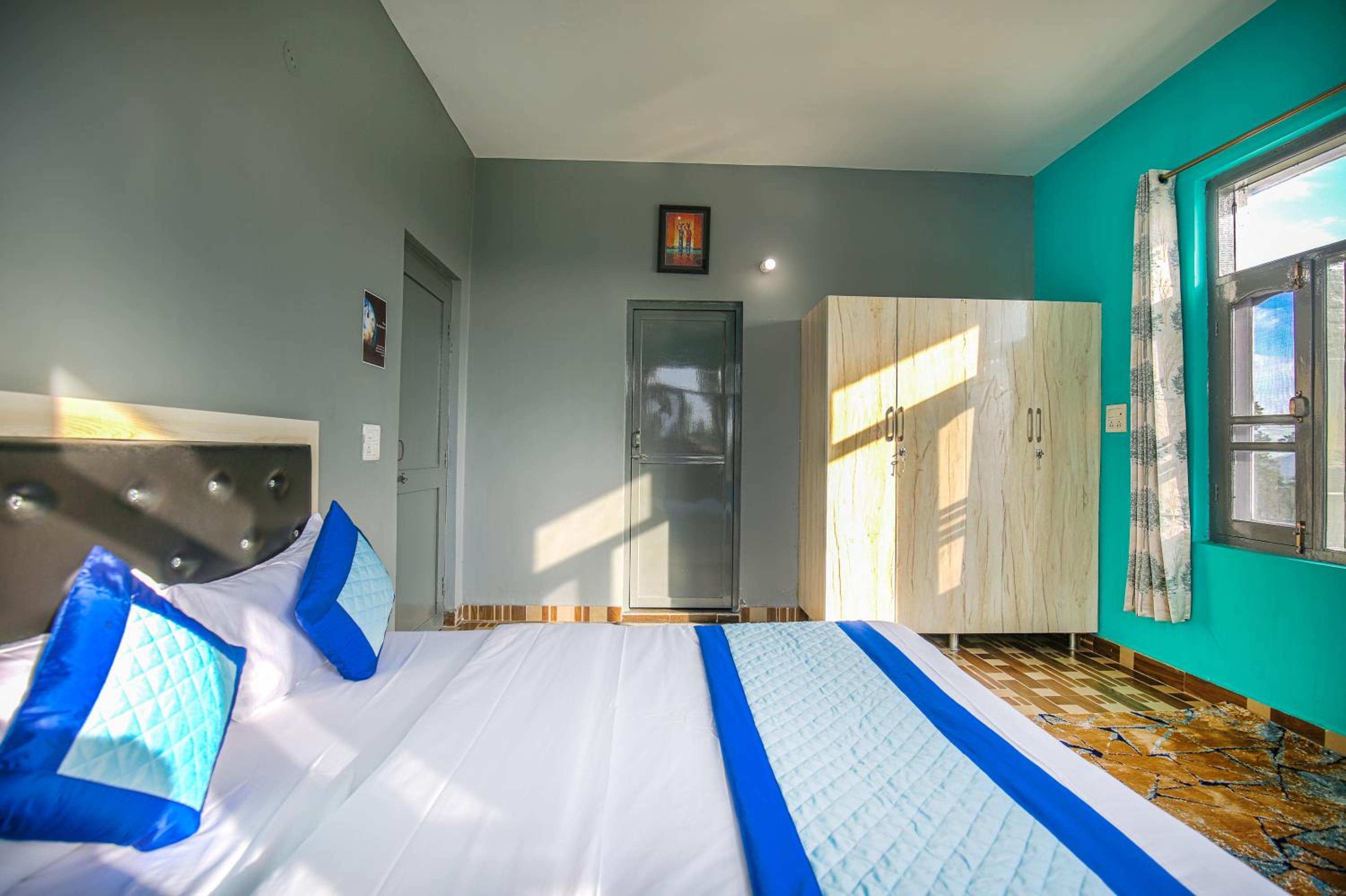 Deluxe Room - Photo 11
