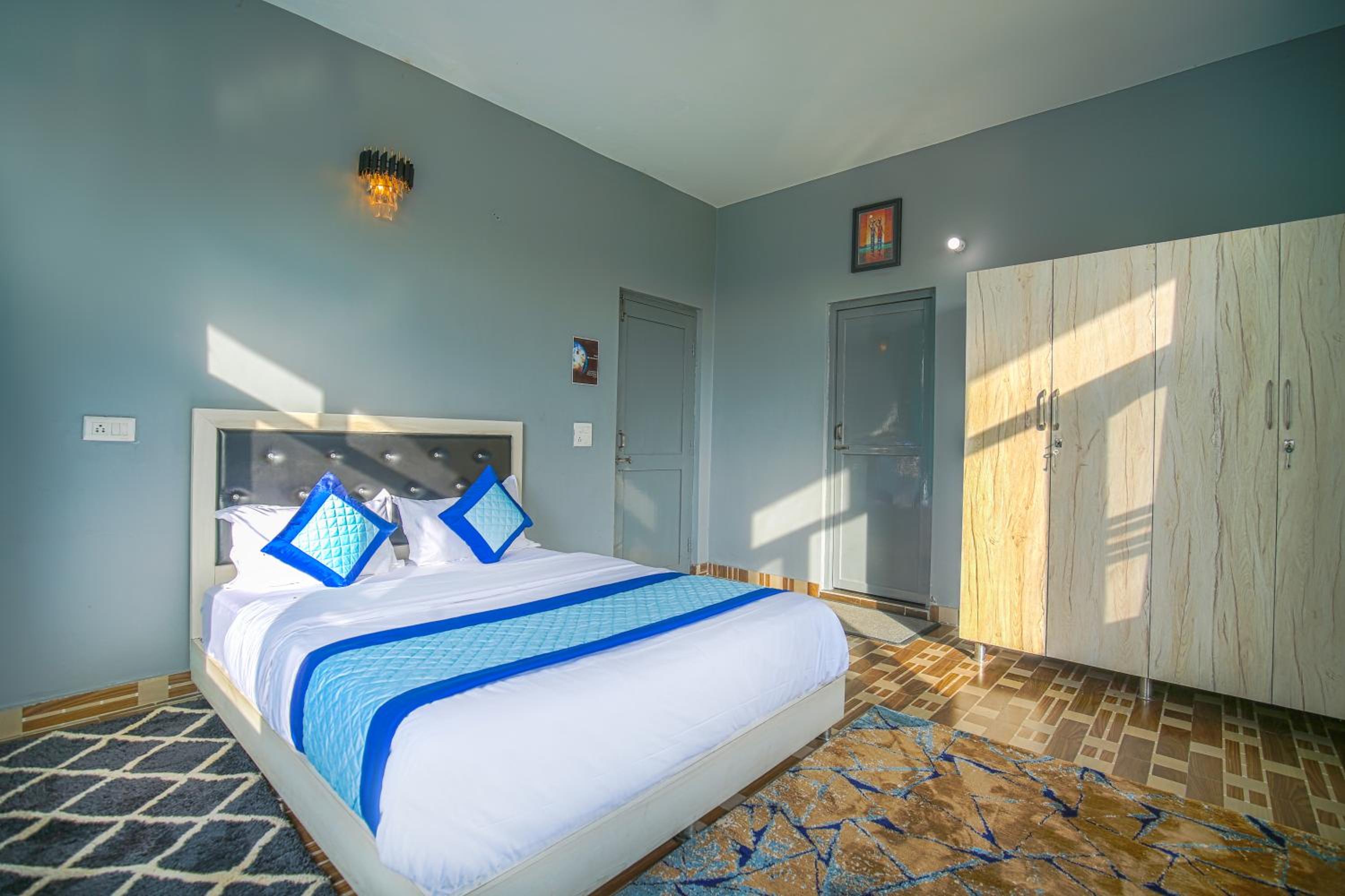 Deluxe Room - Photo 8