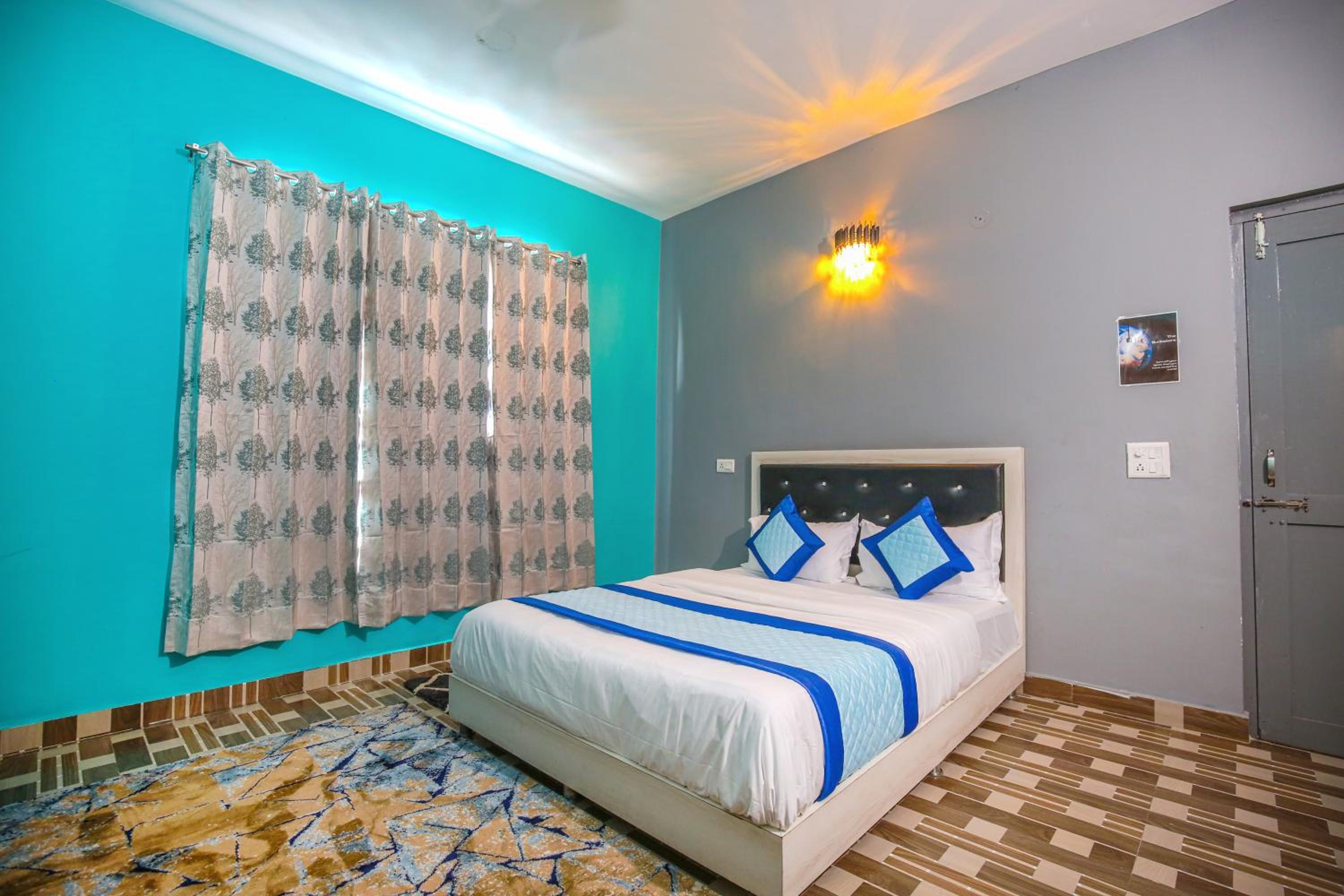 Deluxe Room - Photo 1