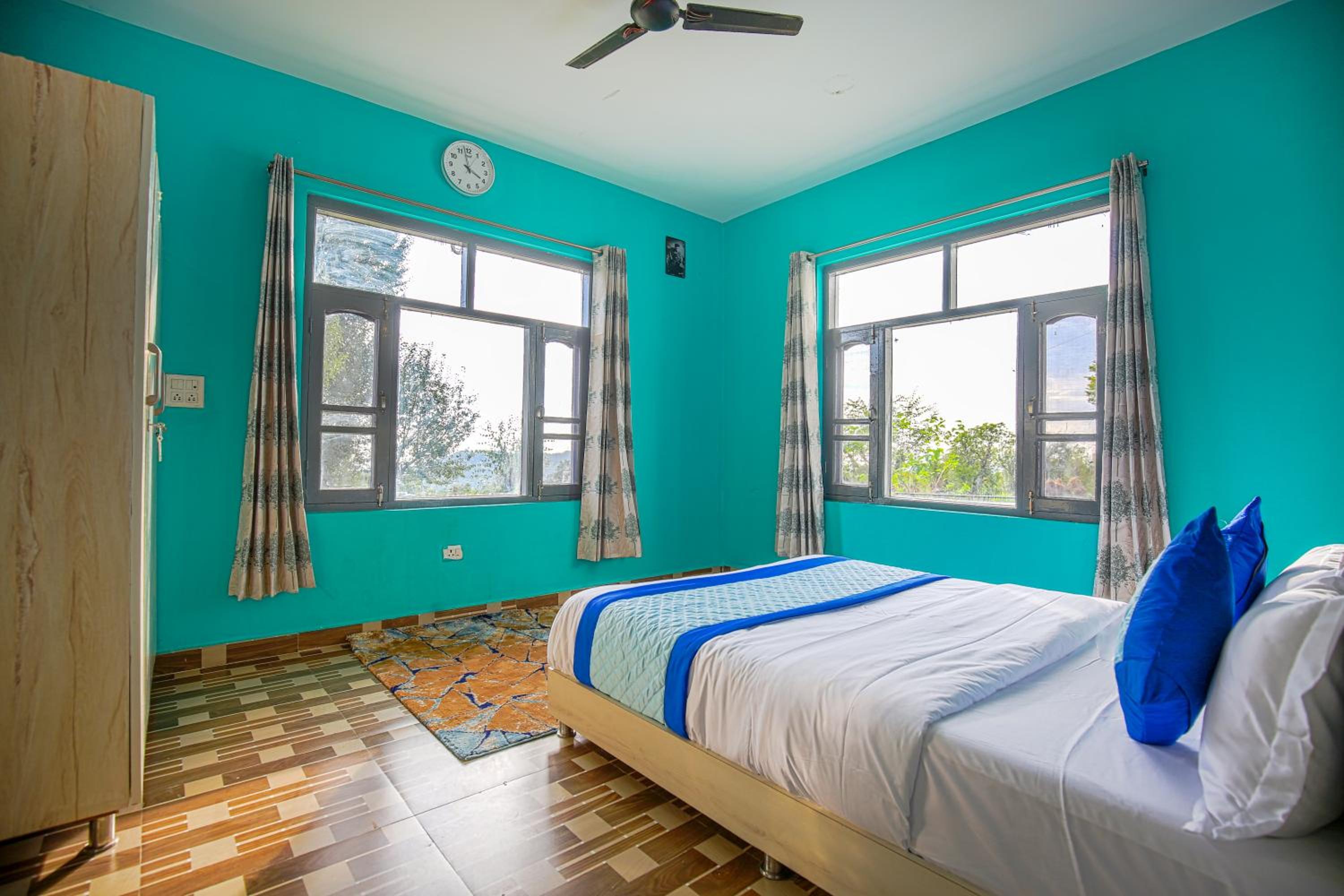 Deluxe Room - Photo 13