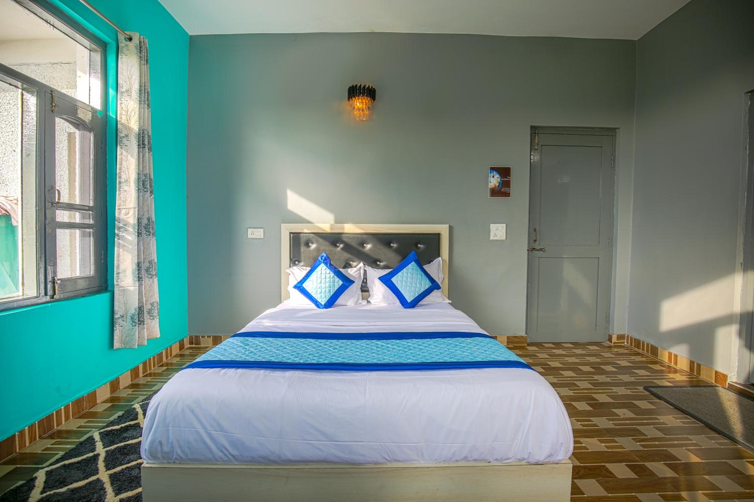 Deluxe Room - Photo 2
