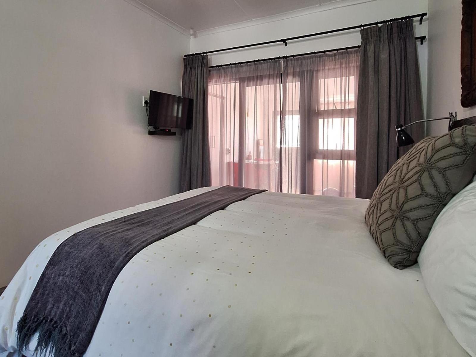 One-Bedroom Apartment - Photo 3