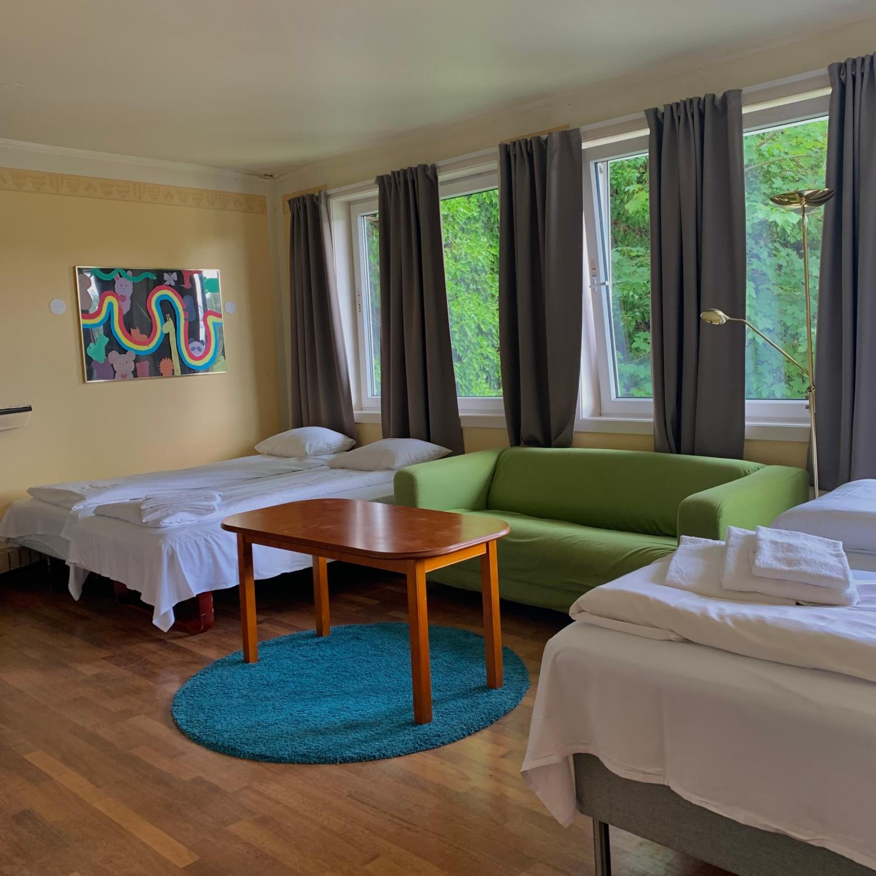 Economy Quadruple Room - Photo 5