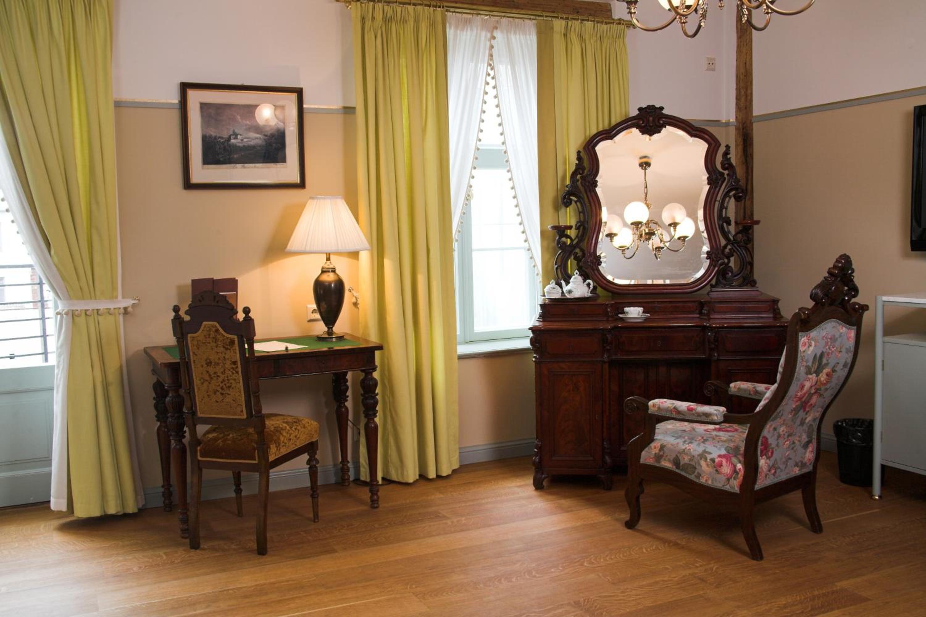 Suite - Photo 7