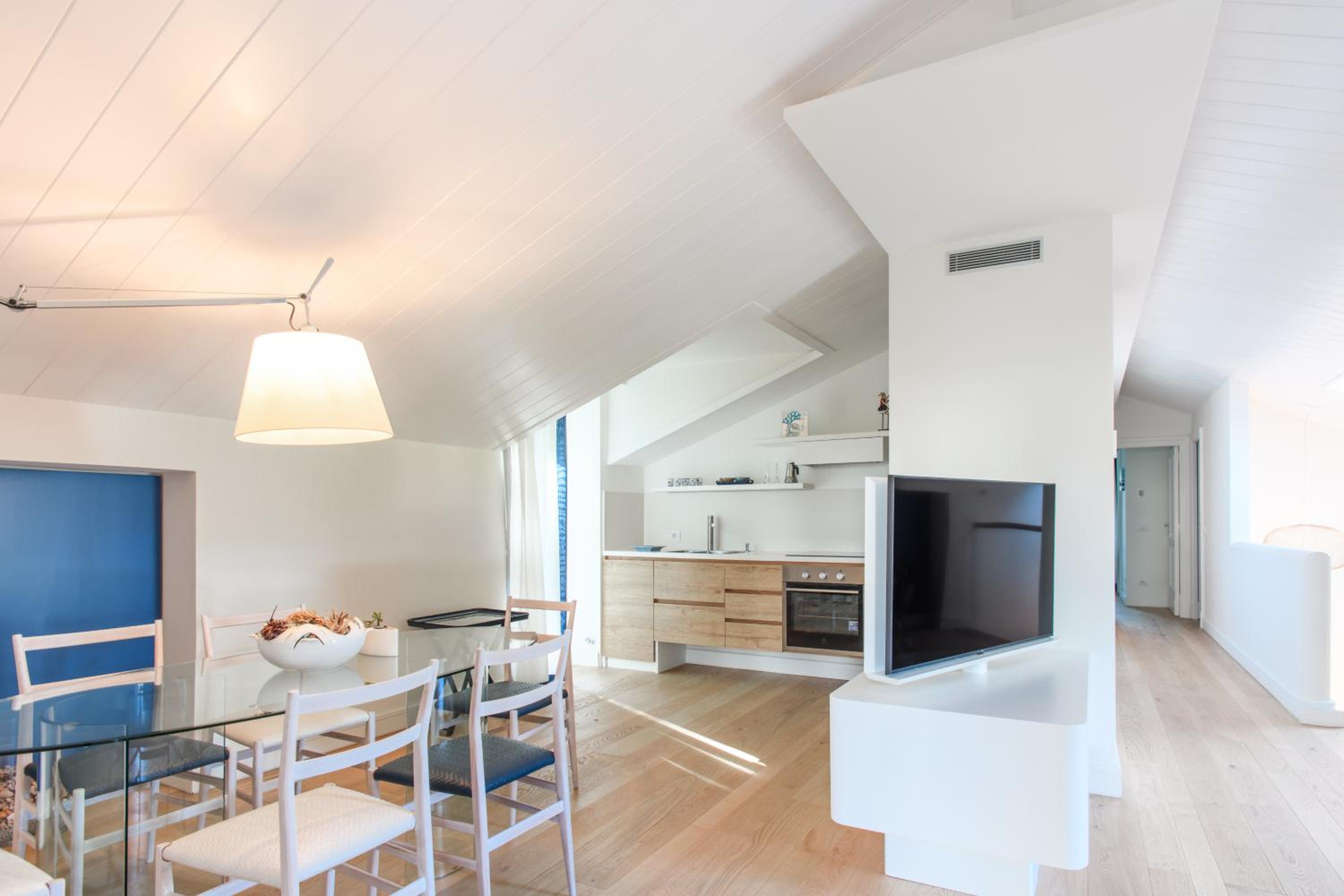 Apartment with Terrace thumbnail 5