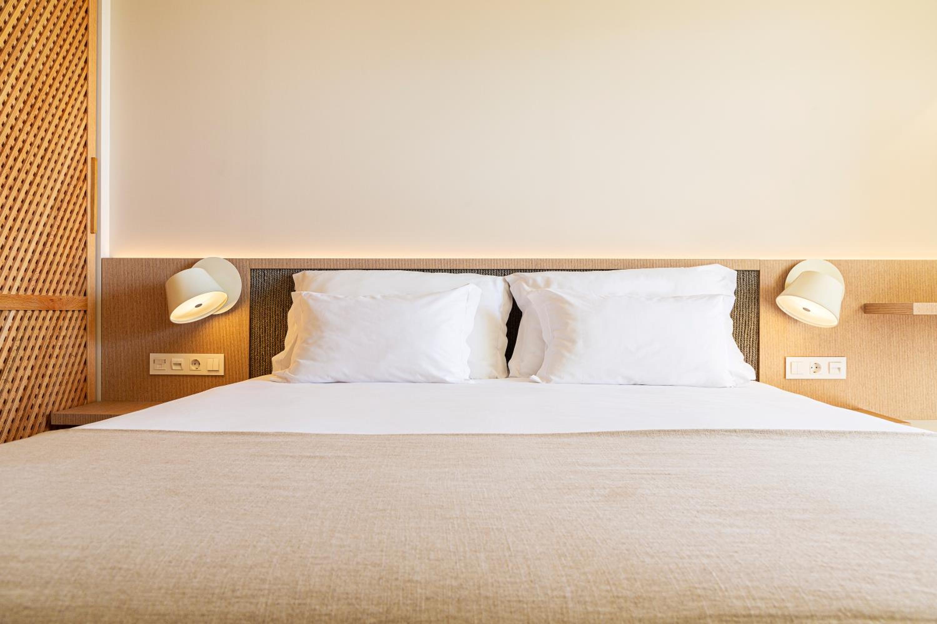 Premium Double Room with Sea View - Photo 6