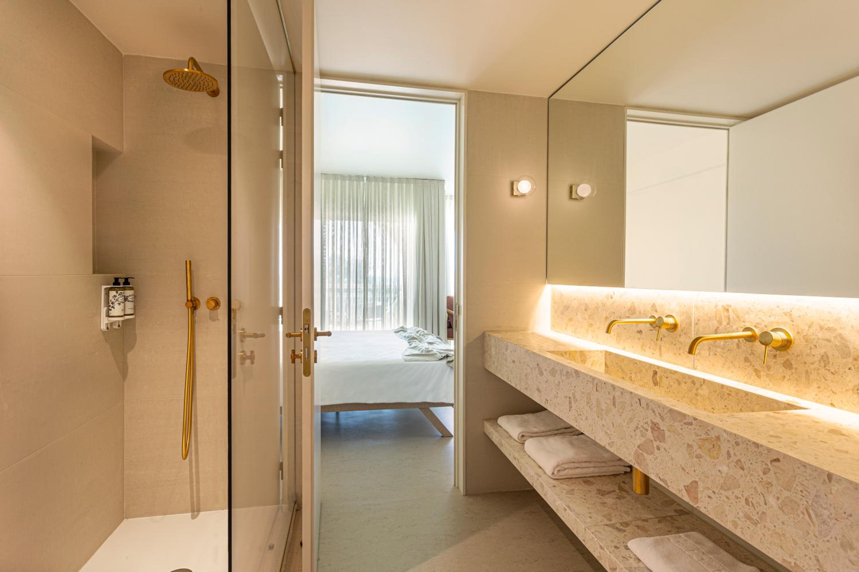 Premium Suite with Sea View - Photo 9
