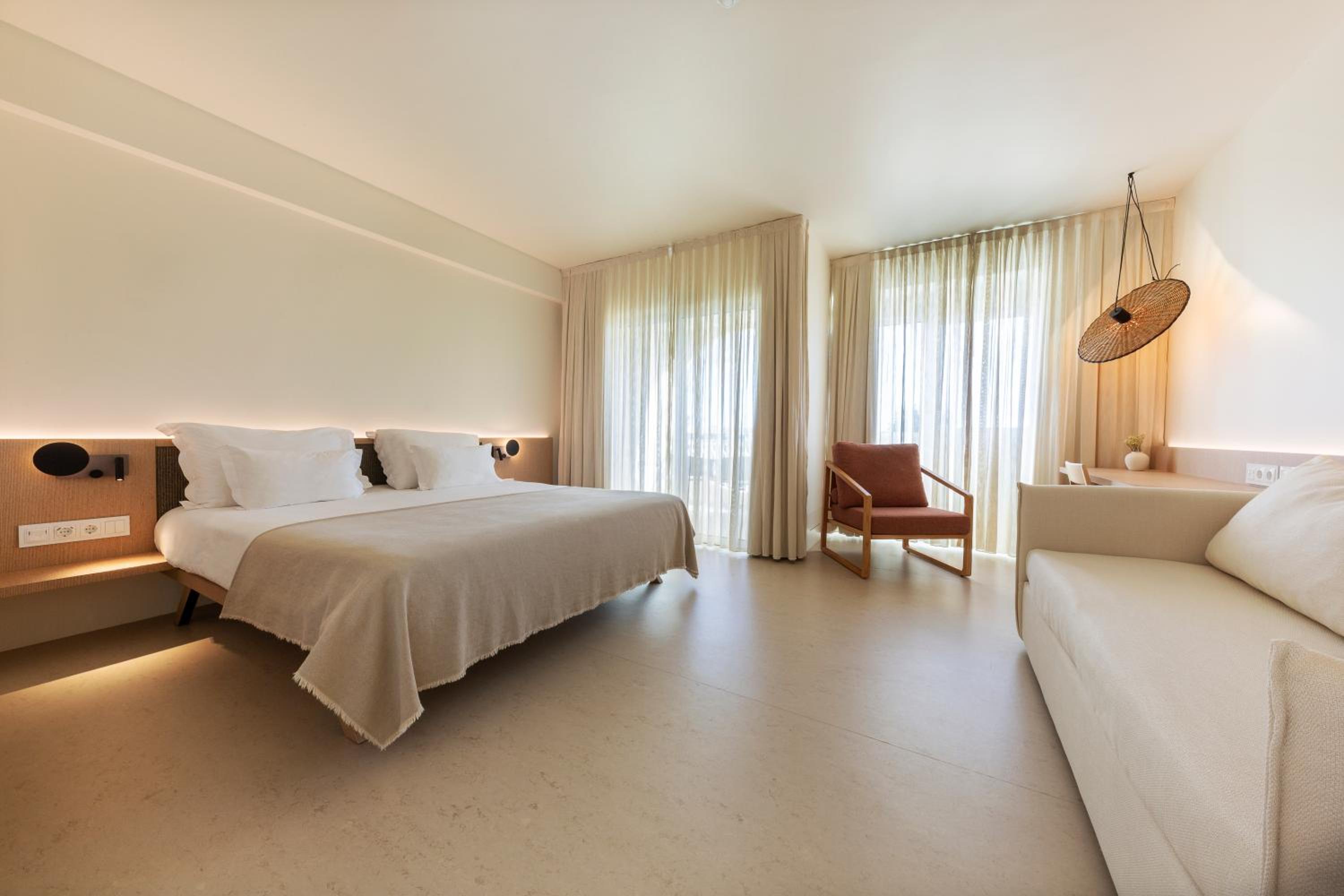Premium Suite with Sea View - Photo 4