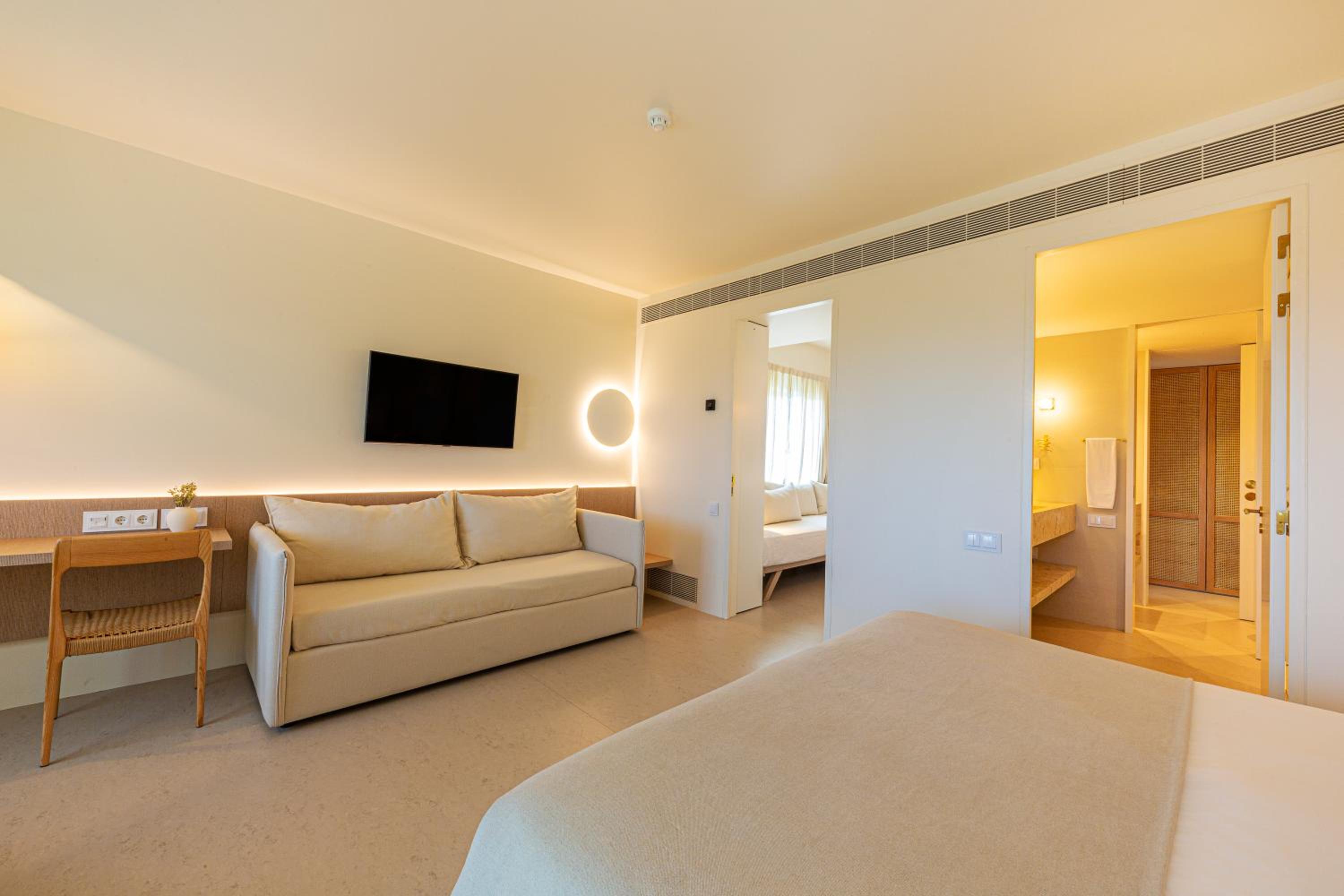 Premium Suite with Sea View - Photo 1