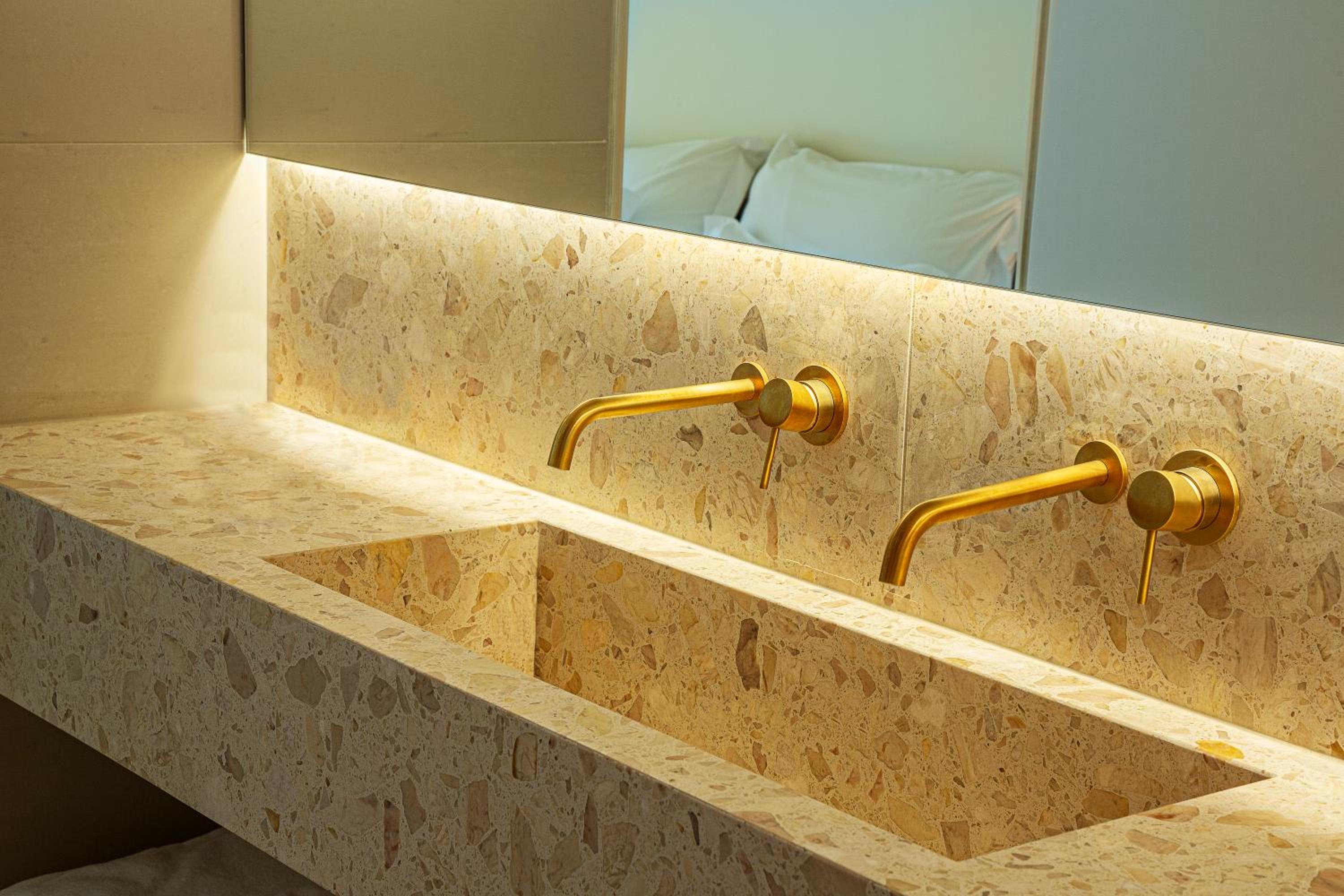 Premium Suite with Sea View - Photo 10