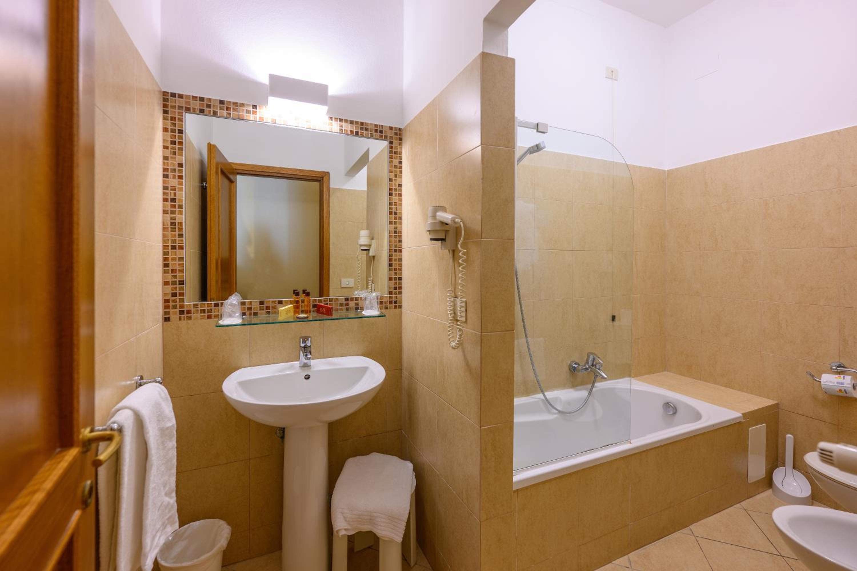 Economy Double or Twin Room - Photo 4