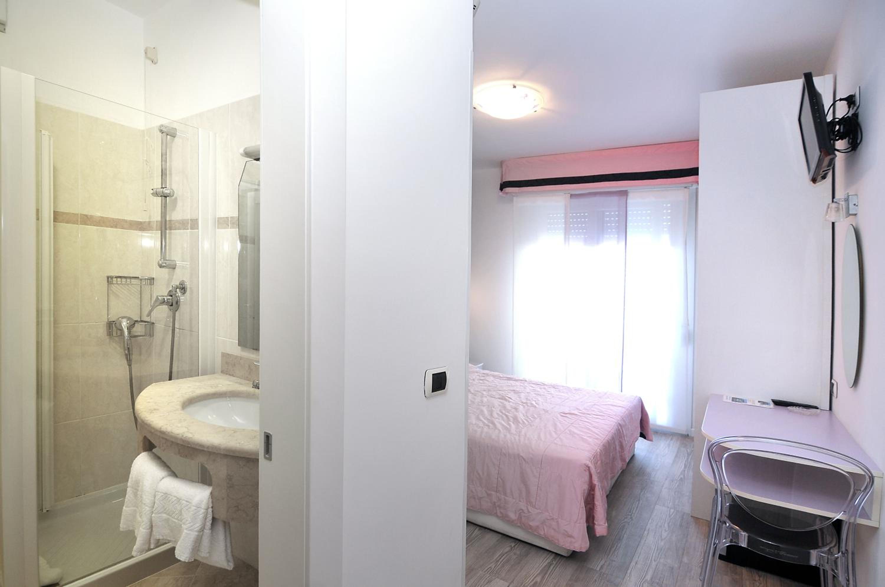 Economy Double or Twin Room - First Floor photo 2