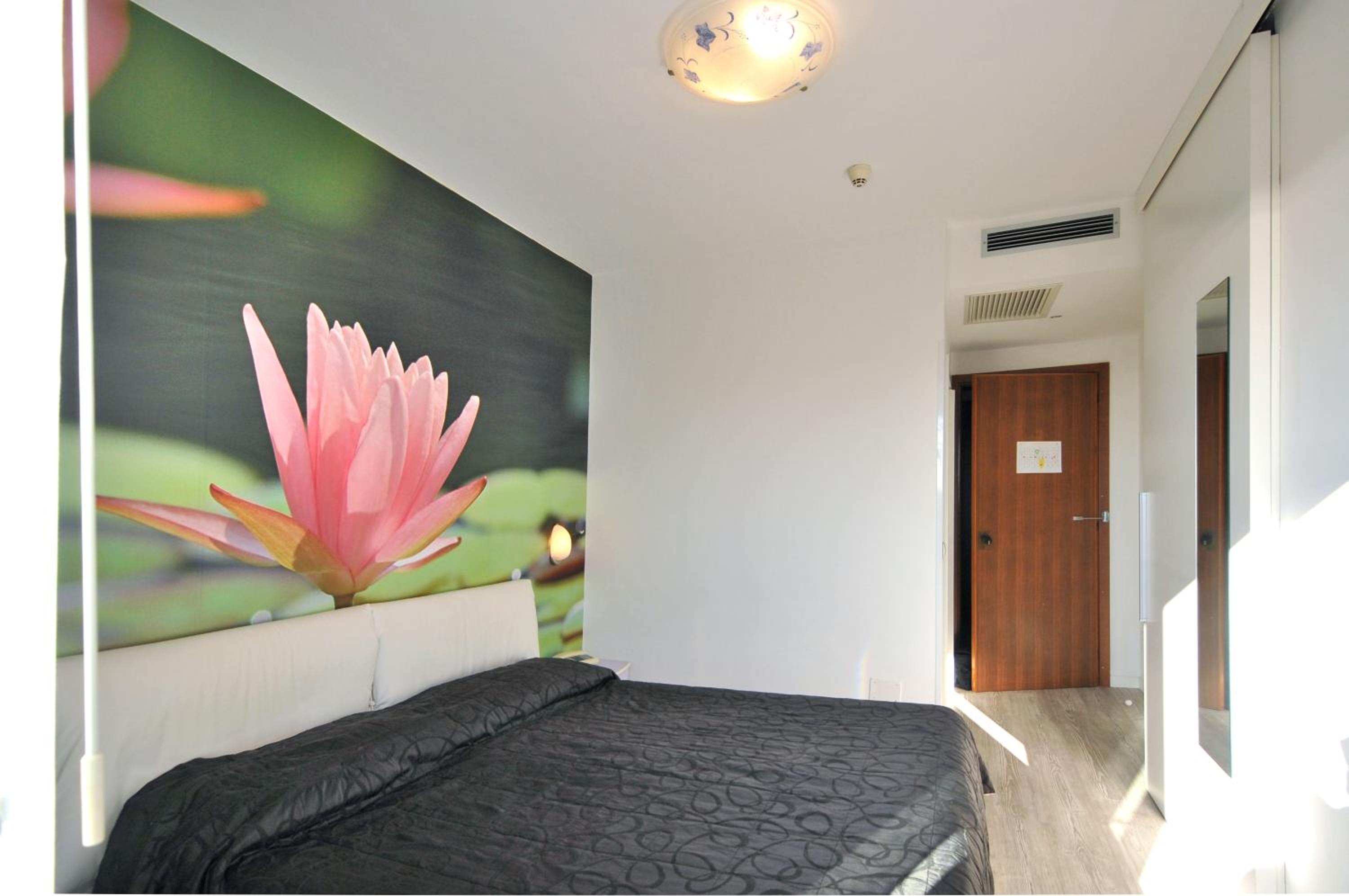 Double or Twin Room with Balcony photo 2