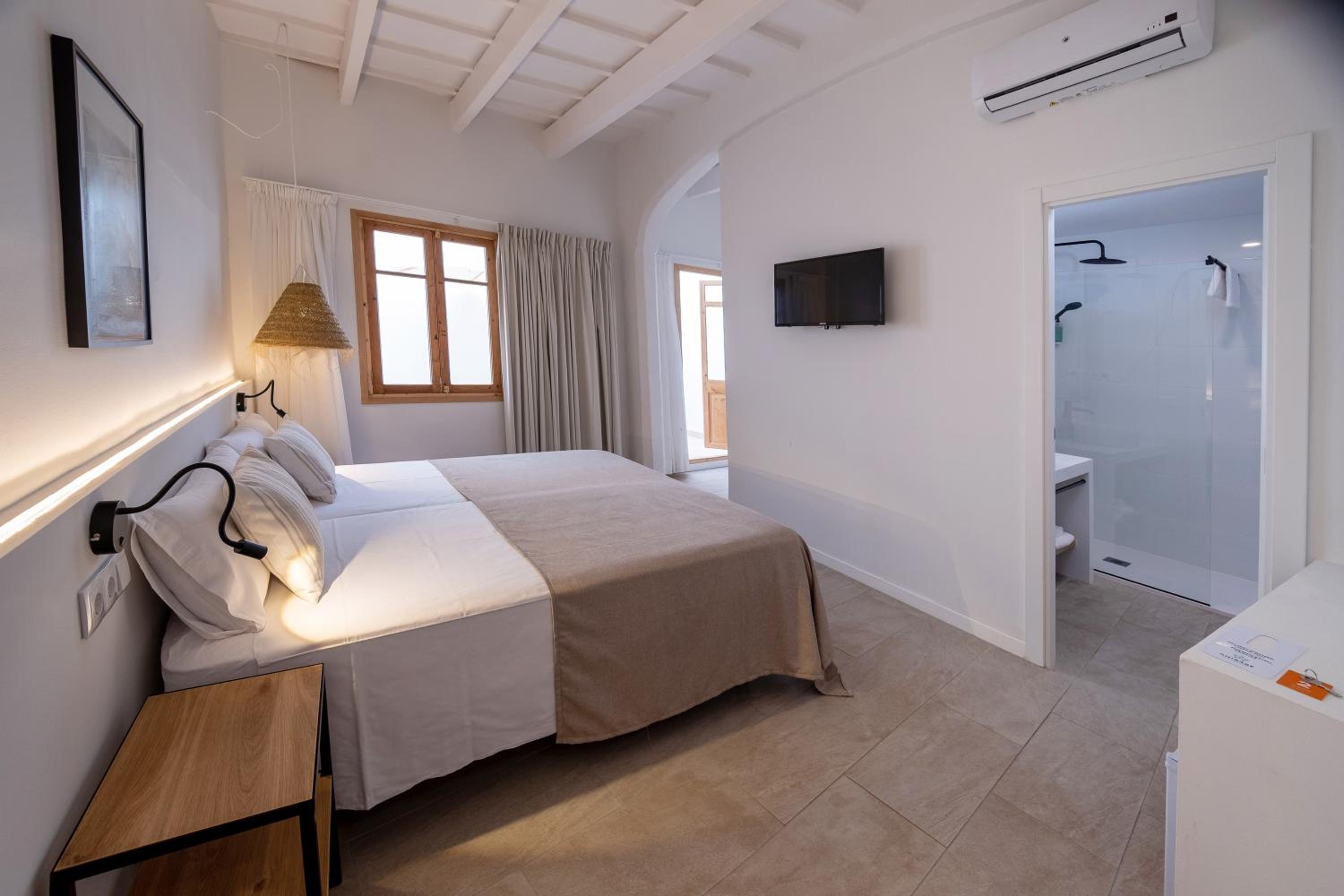 Superior Quadruple Room - Photo 1
