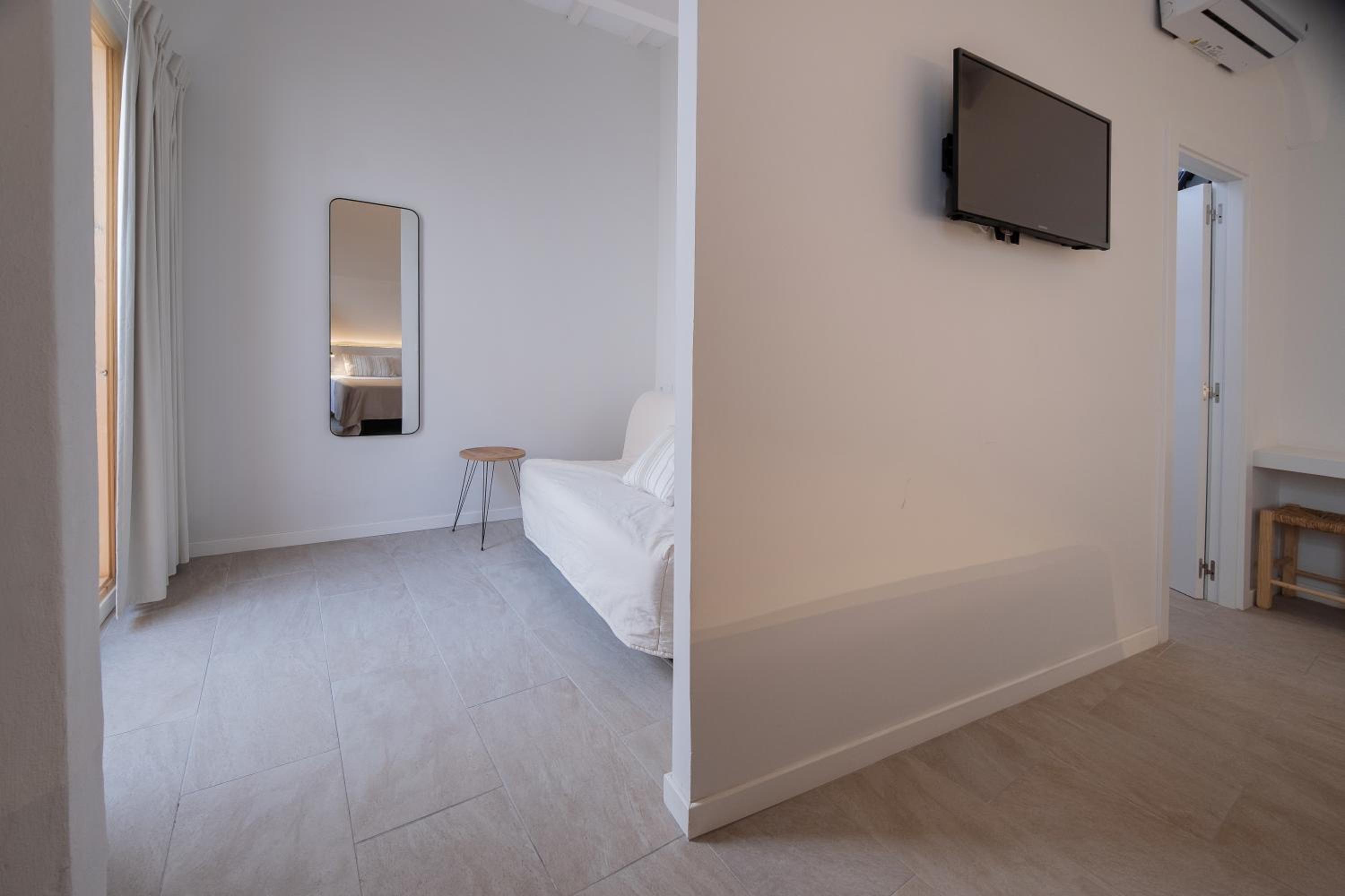 Superior Quadruple Room - Photo 4