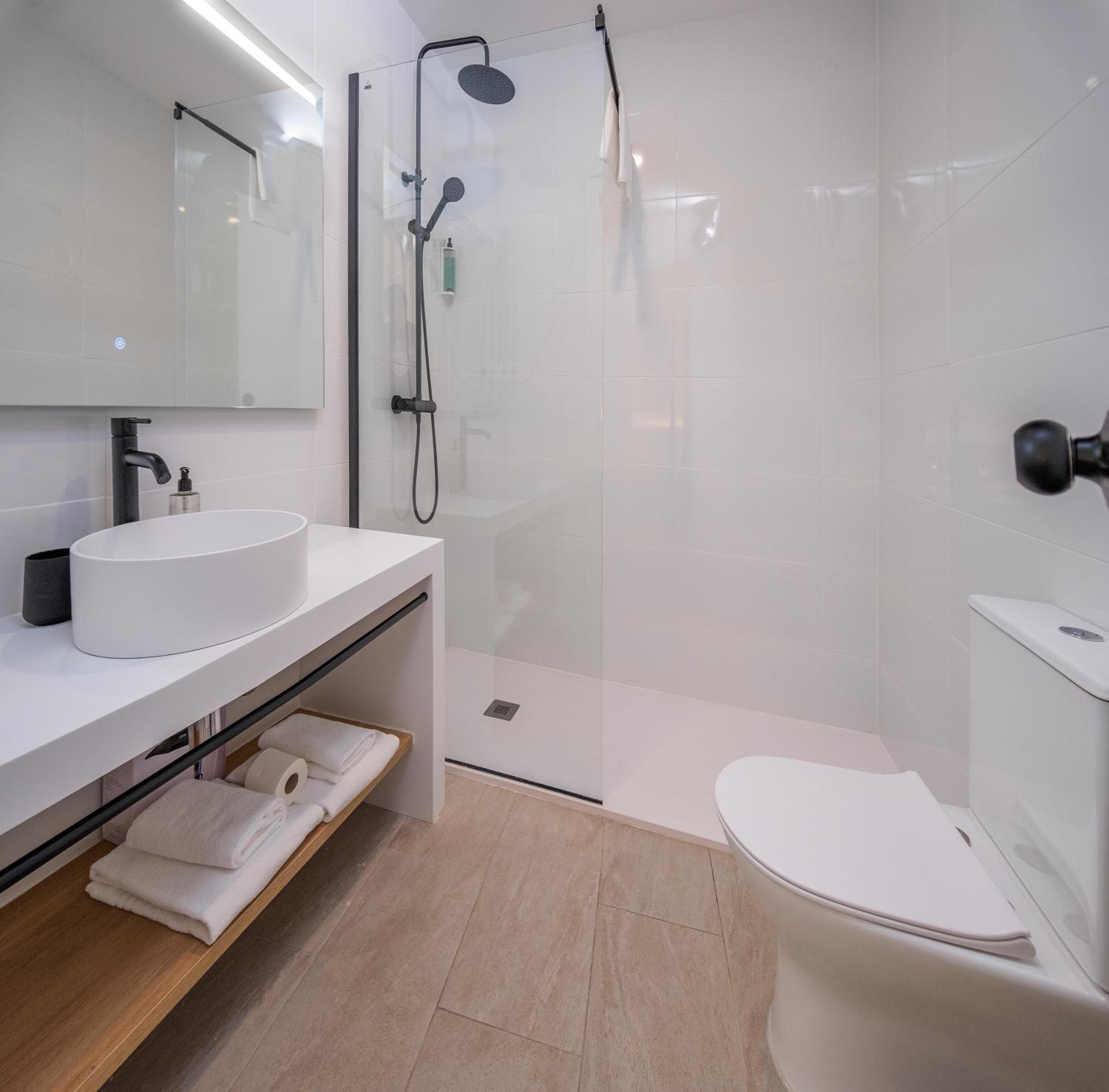 Superior Quadruple Room - Photo 7