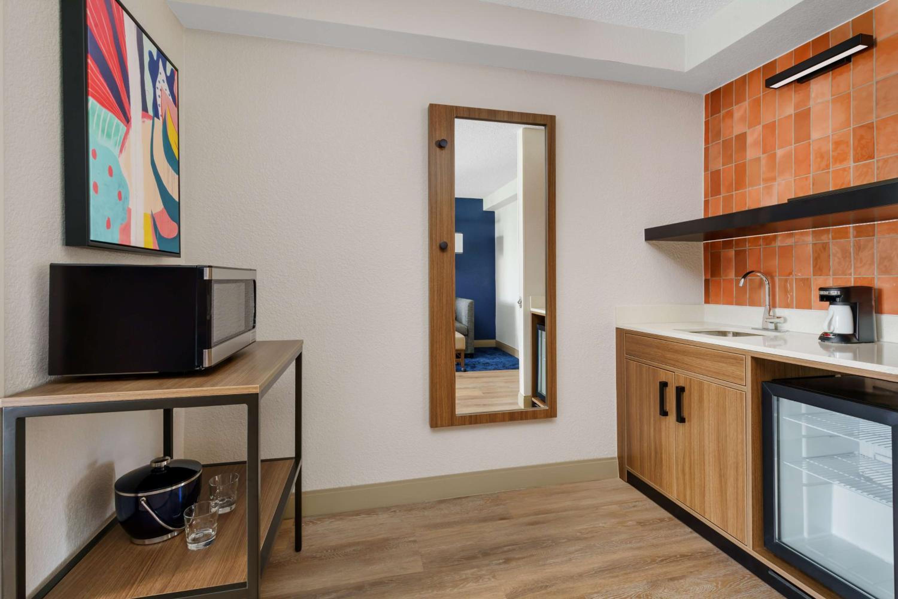 King Room with Accessible Shower - Disability Access