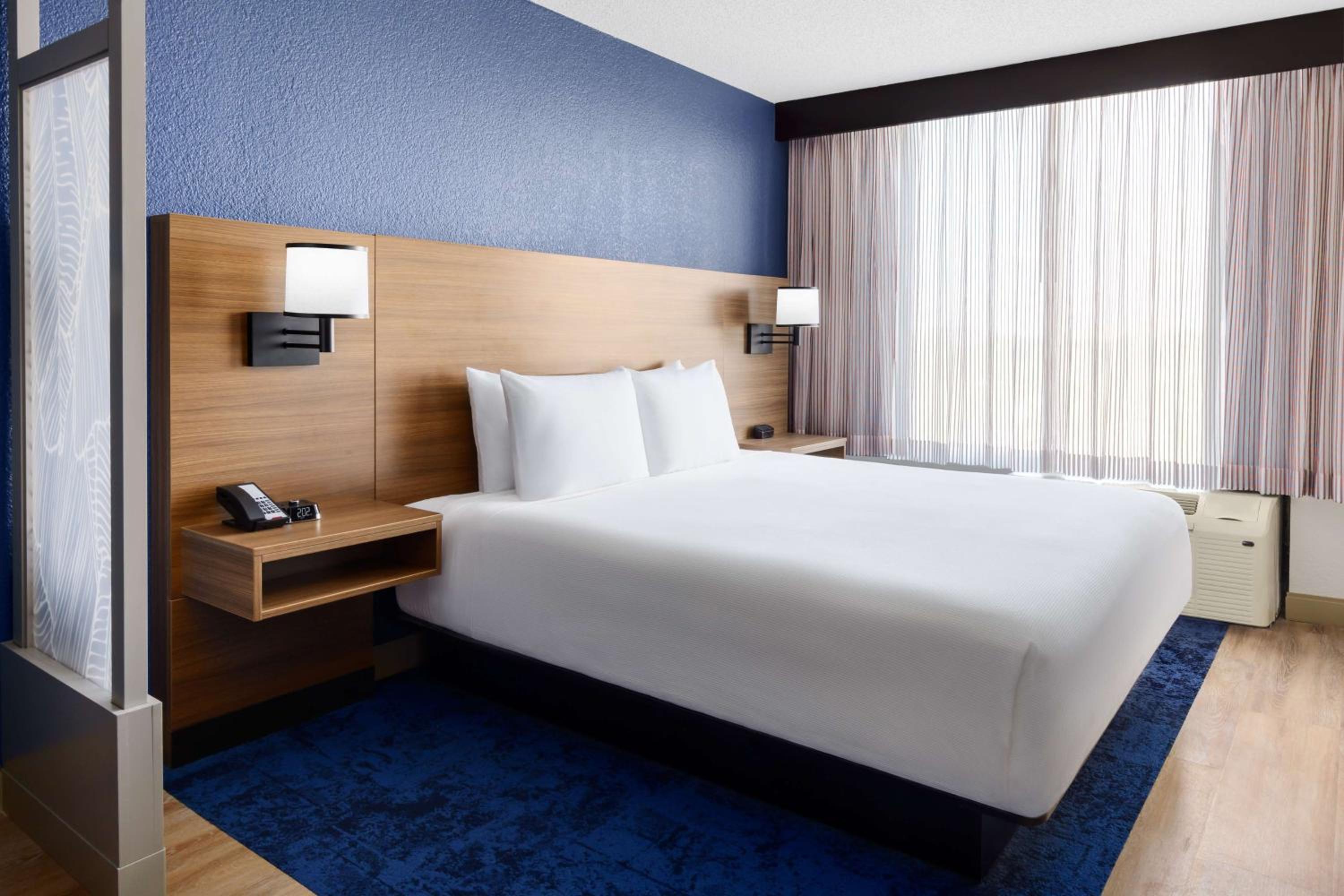Available room thumbnail 6