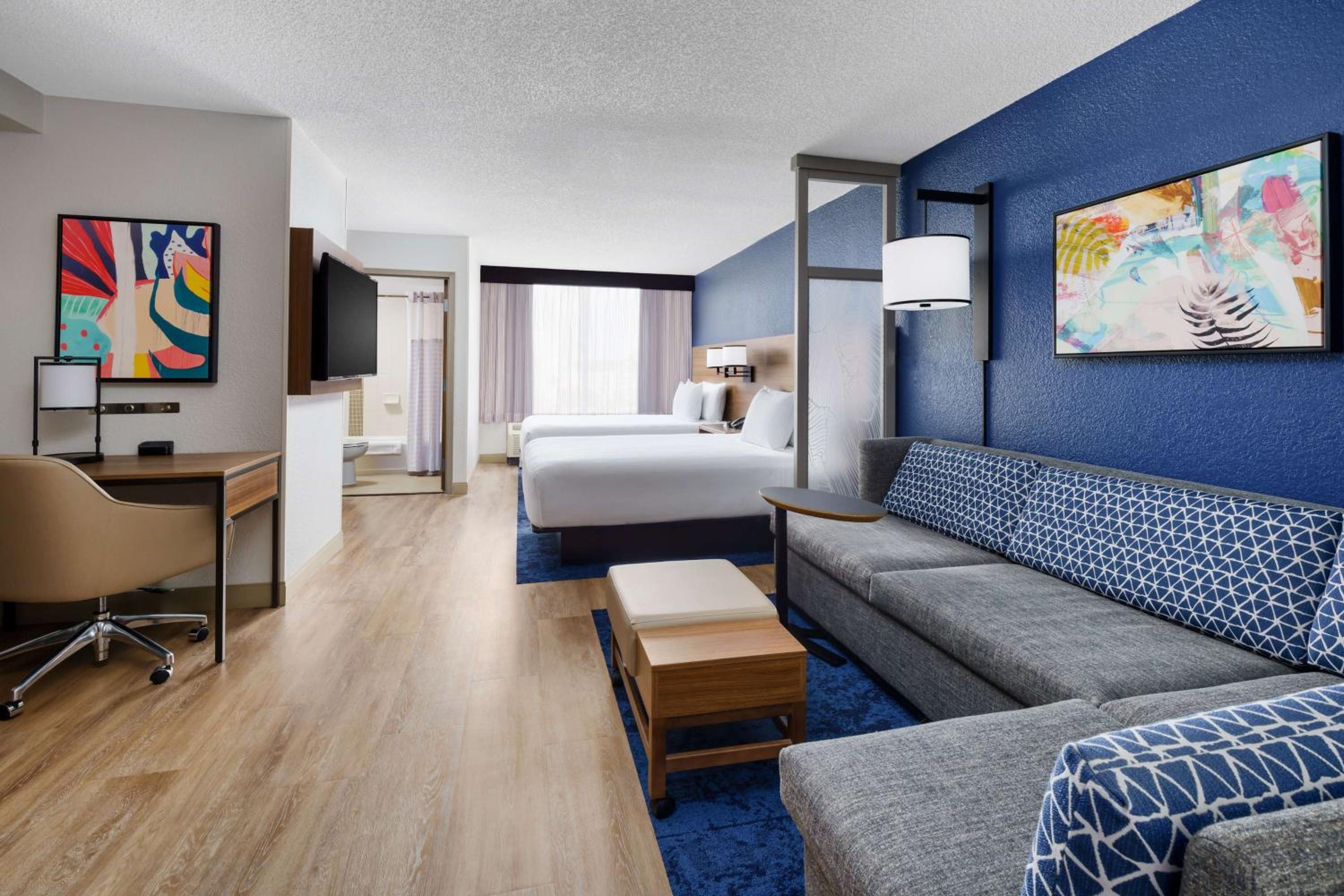 Double Room with Two Double Beds and Sofa Bed thumbnail 5
