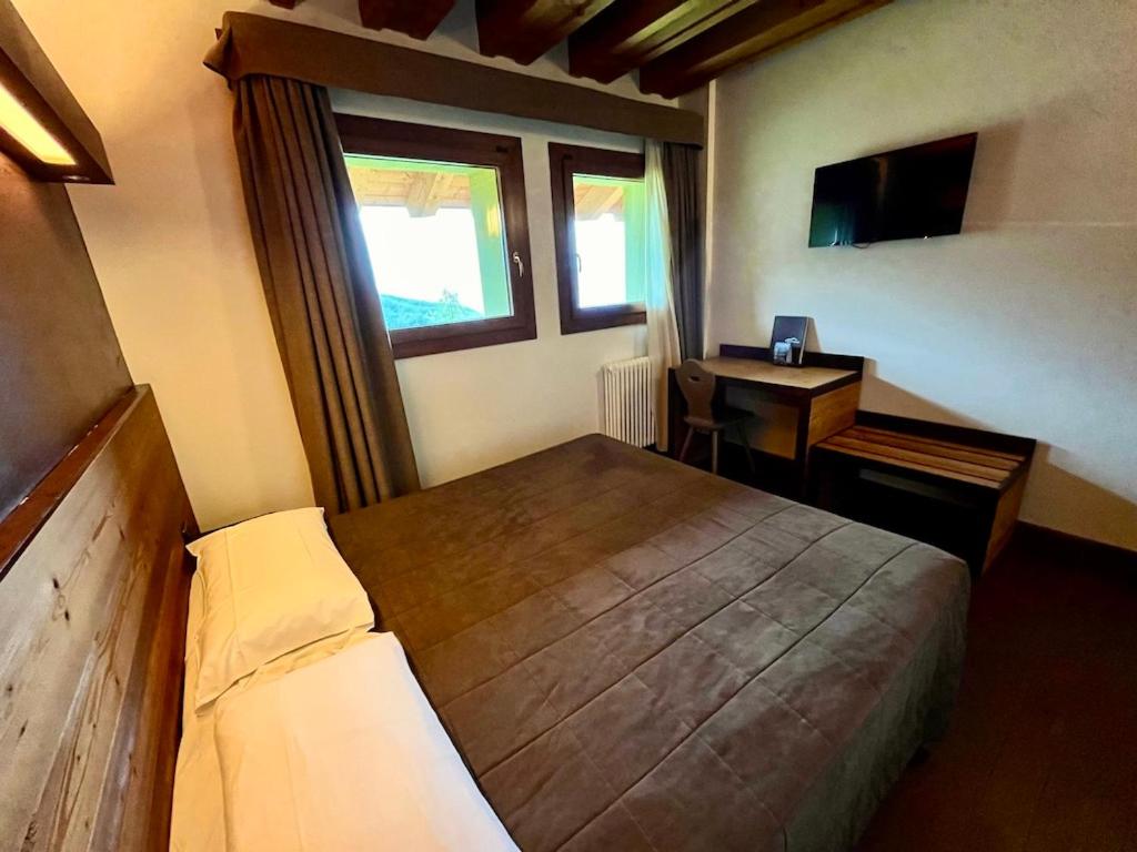 Economy Double Room photo 2