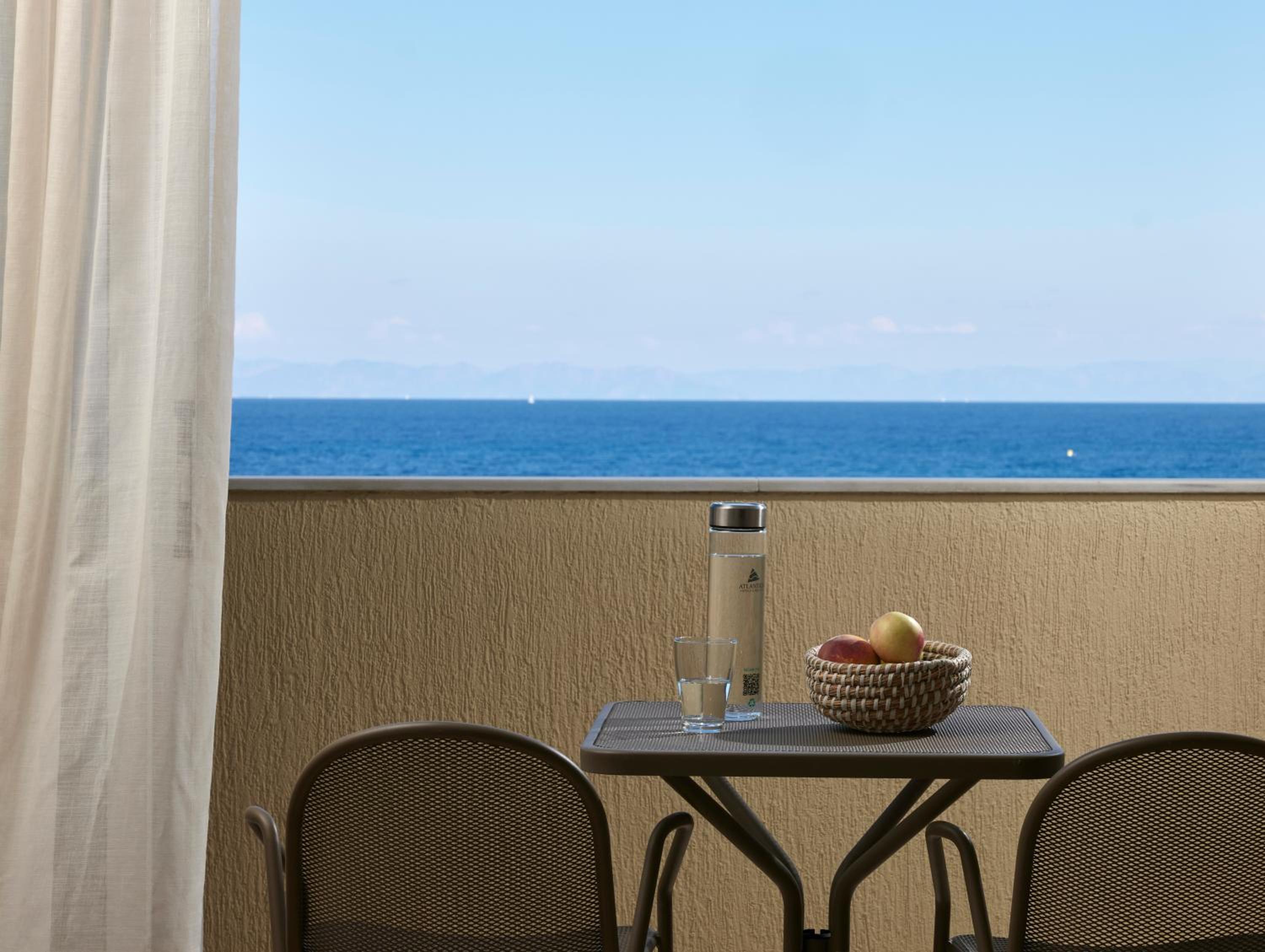 Family Room Sea View thumbnail 6
