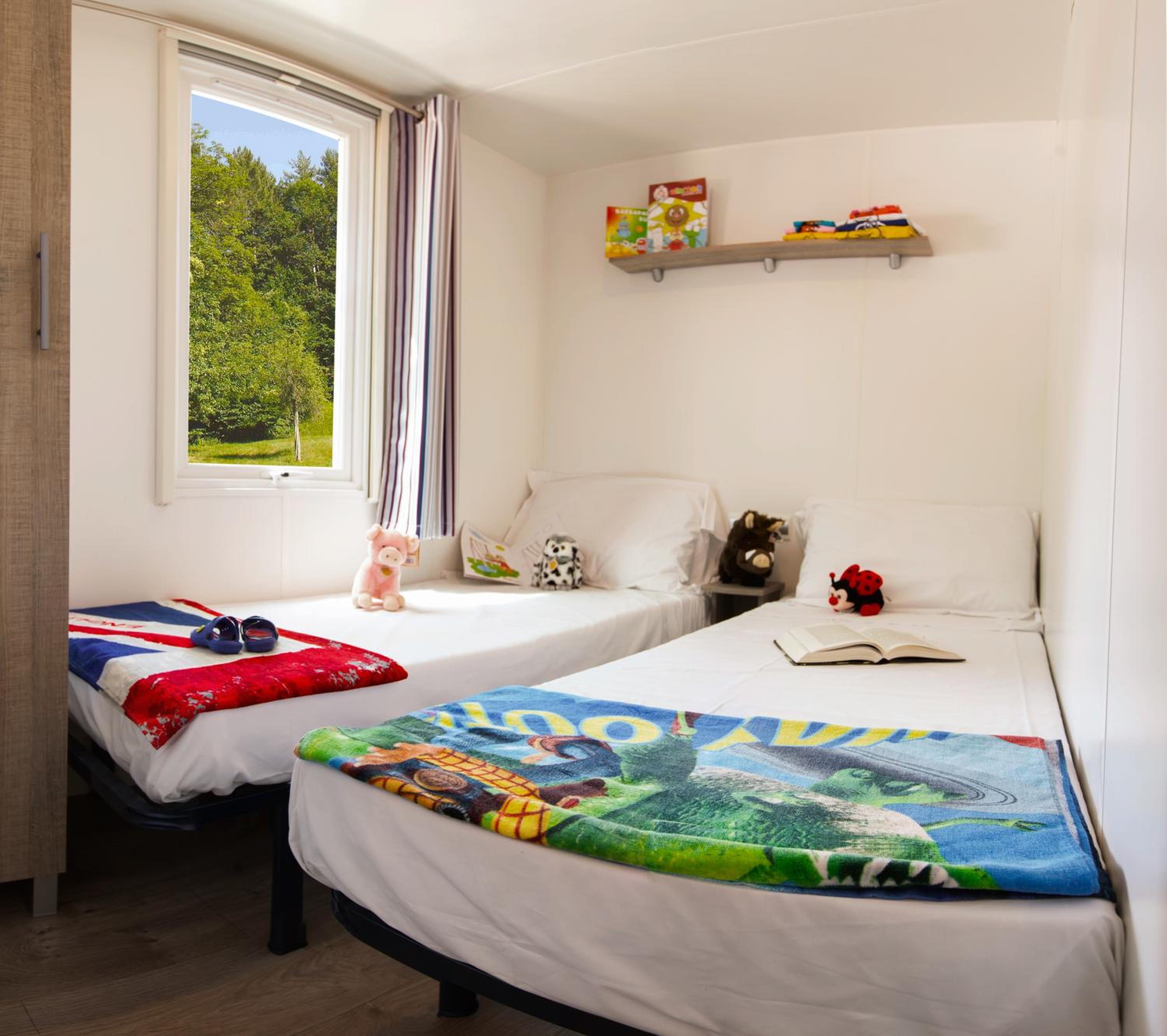 Three-Bedroom Bungalow - Photo 1