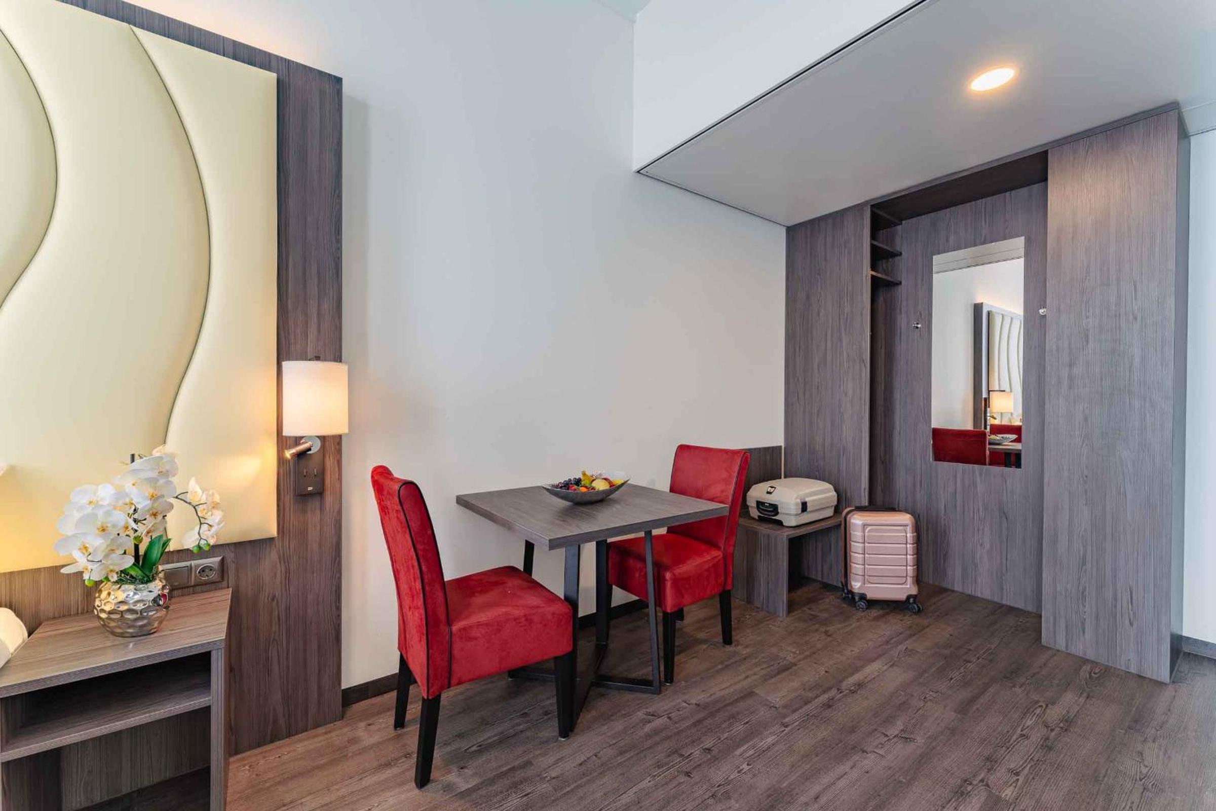 Superior Twin Room with Kitchenette - Photo 9