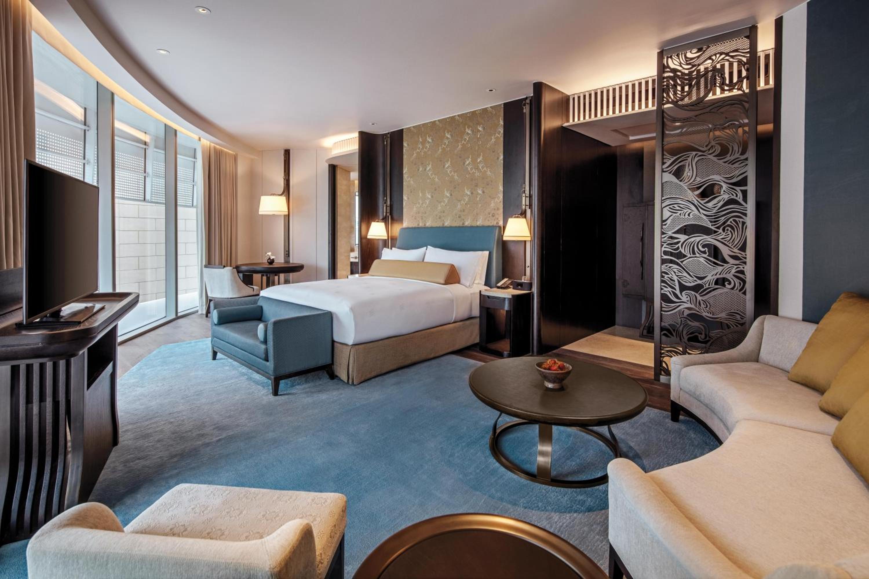 Deluxe King Suite